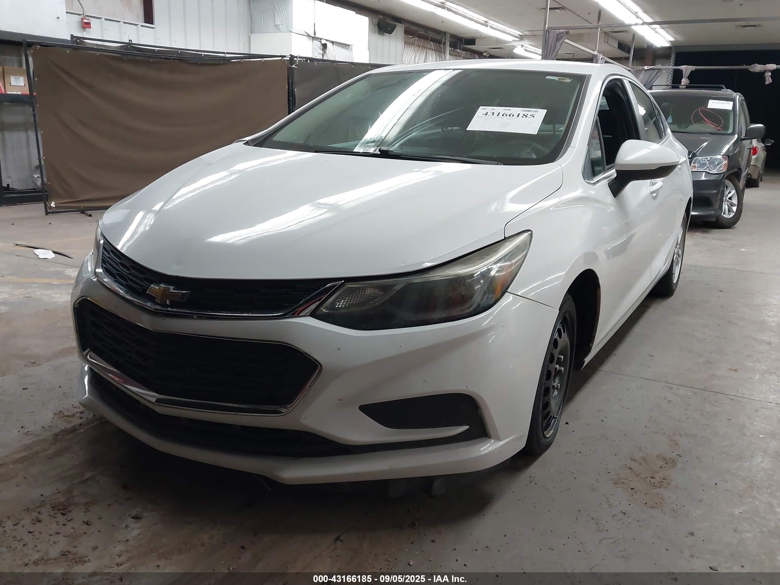 CHEVROLET CRUZE image 2