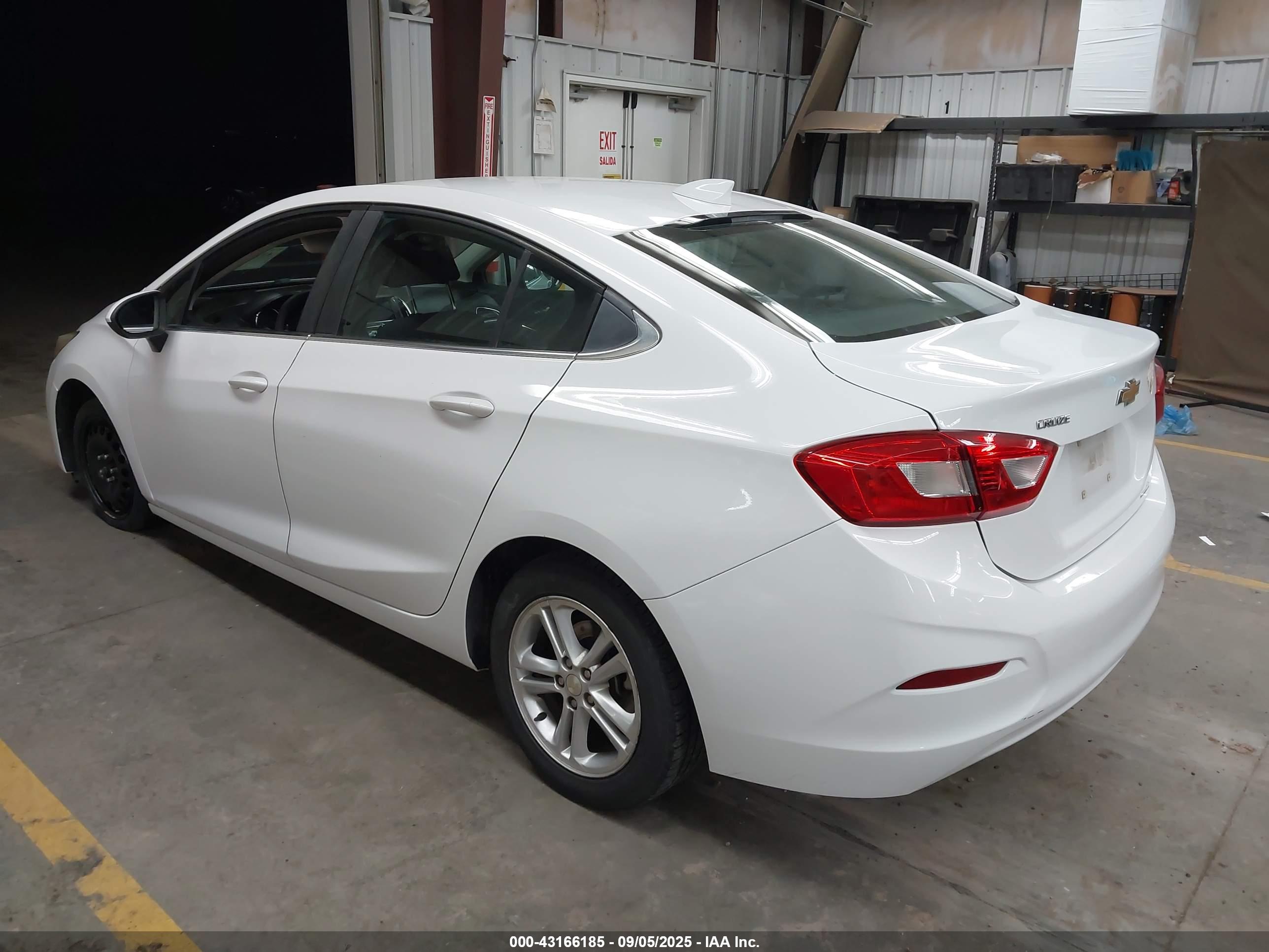 CHEVROLET CRUZE image 3