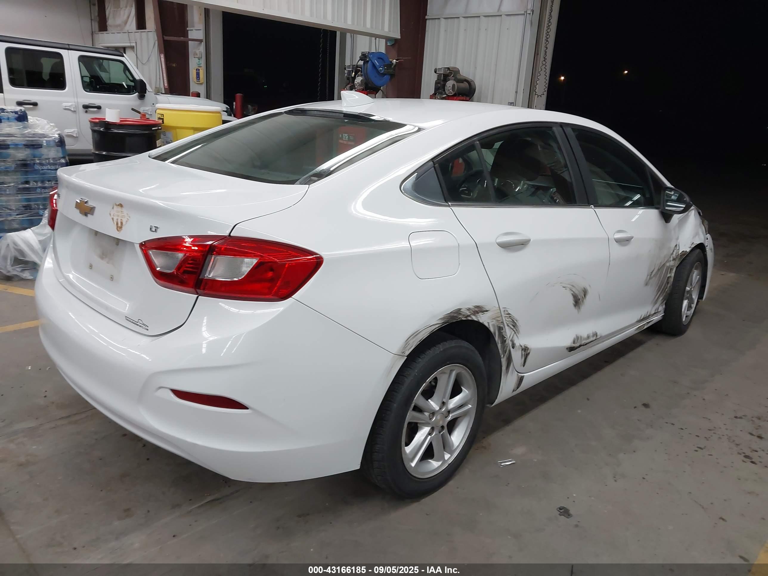 CHEVROLET CRUZE image 4