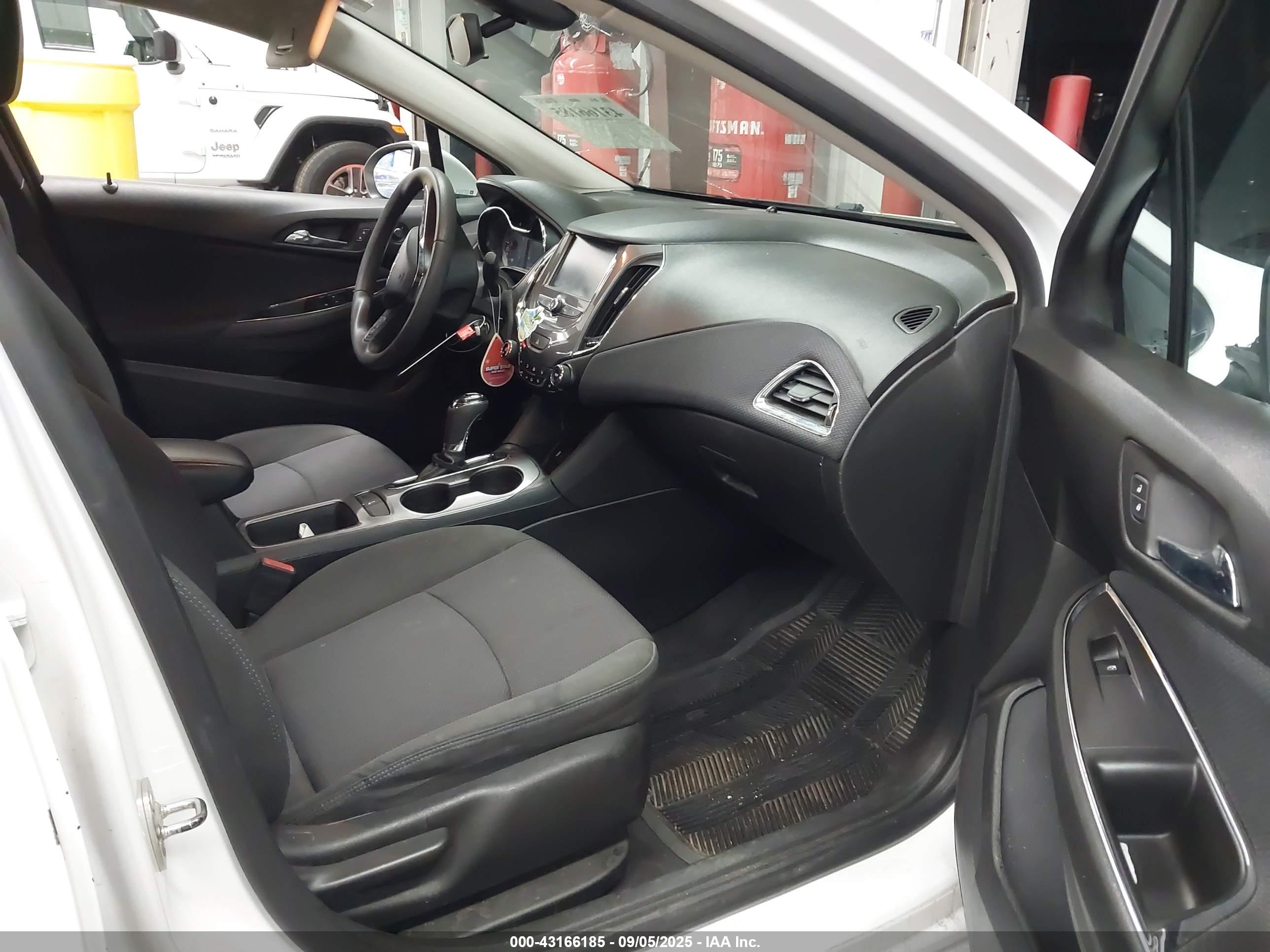 CHEVROLET CRUZE image 5