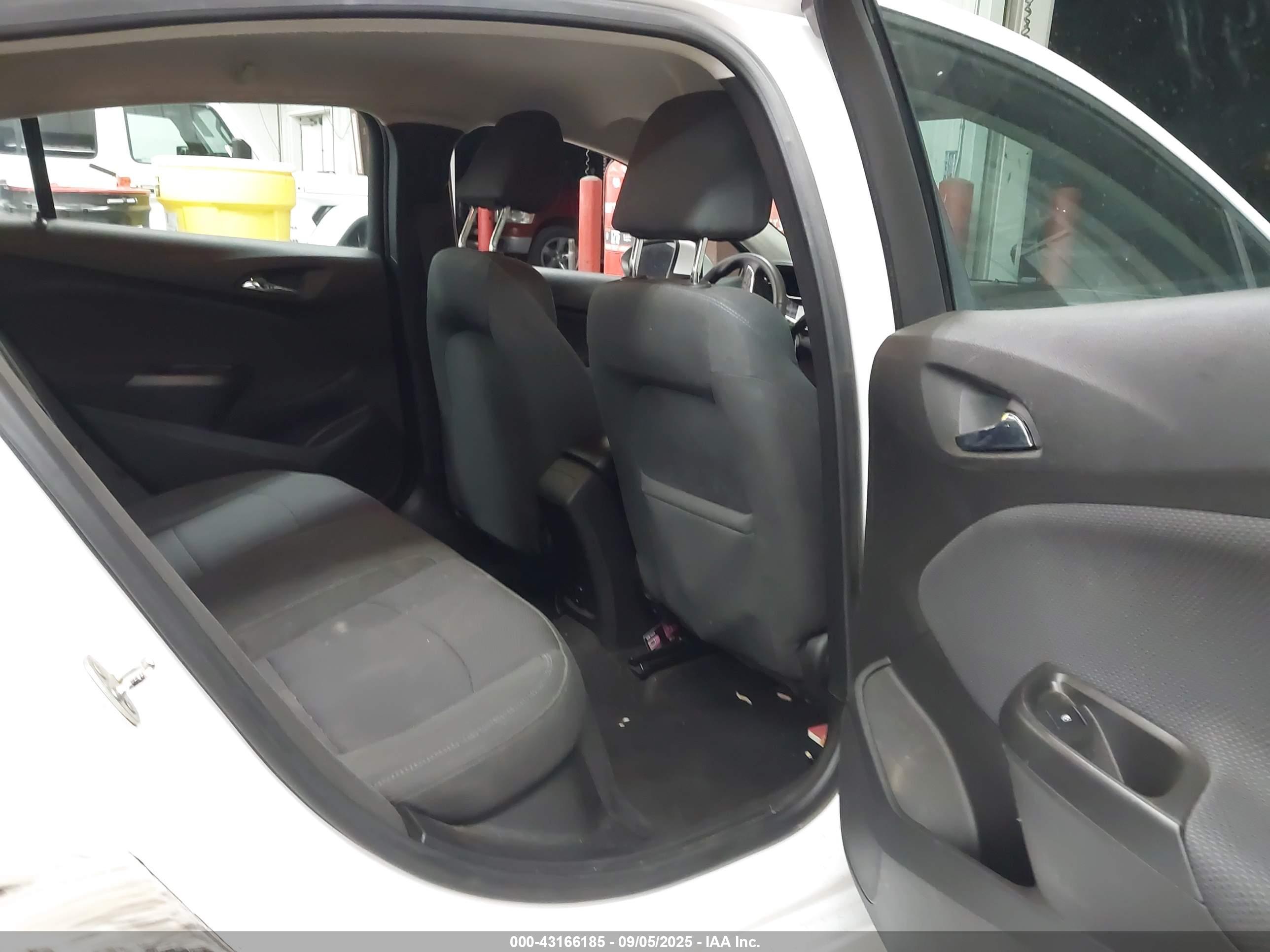 CHEVROLET CRUZE image 8