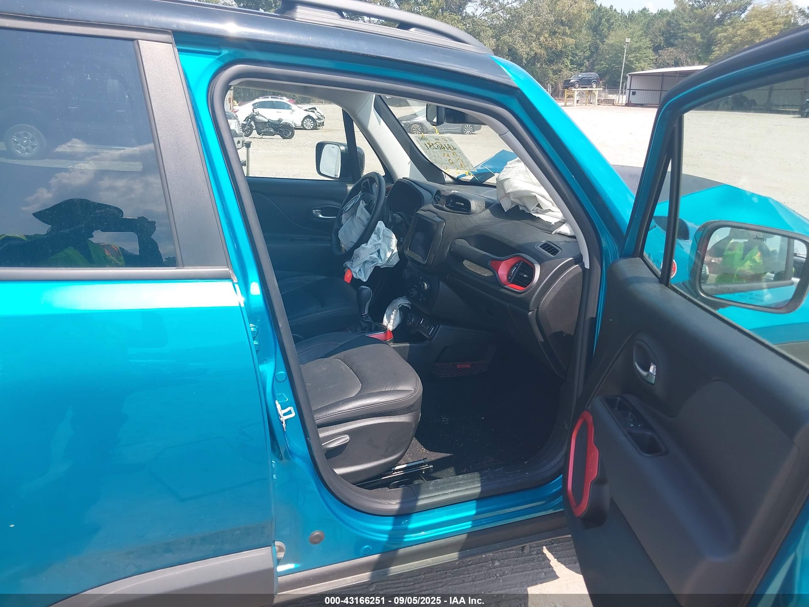 JEEP RENEGADE image 5