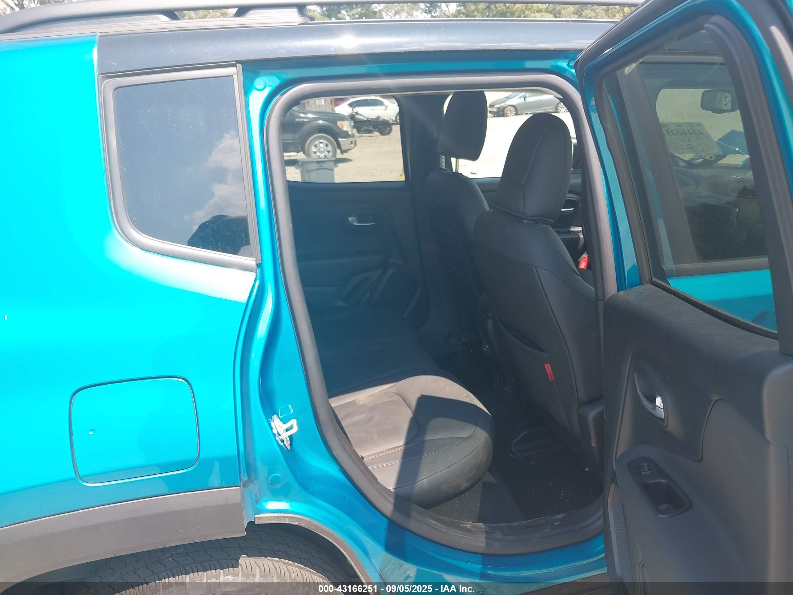 JEEP RENEGADE image 8
