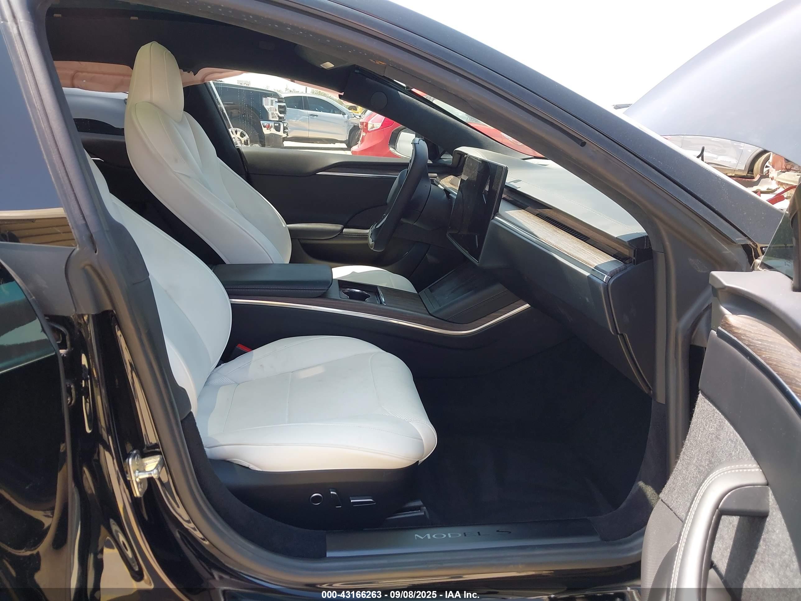 TESLA MODEL image 5