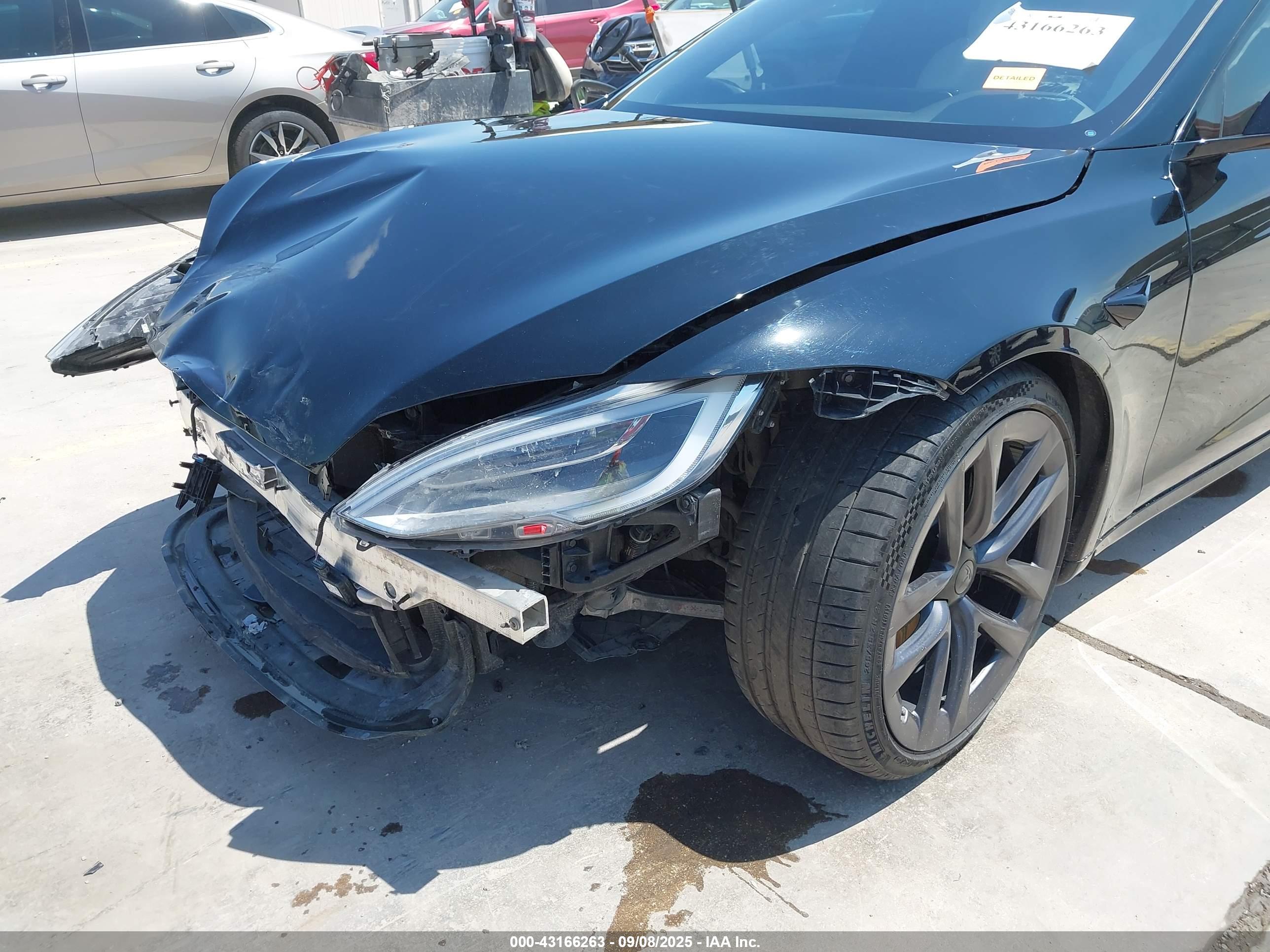 TESLA MODEL image 6