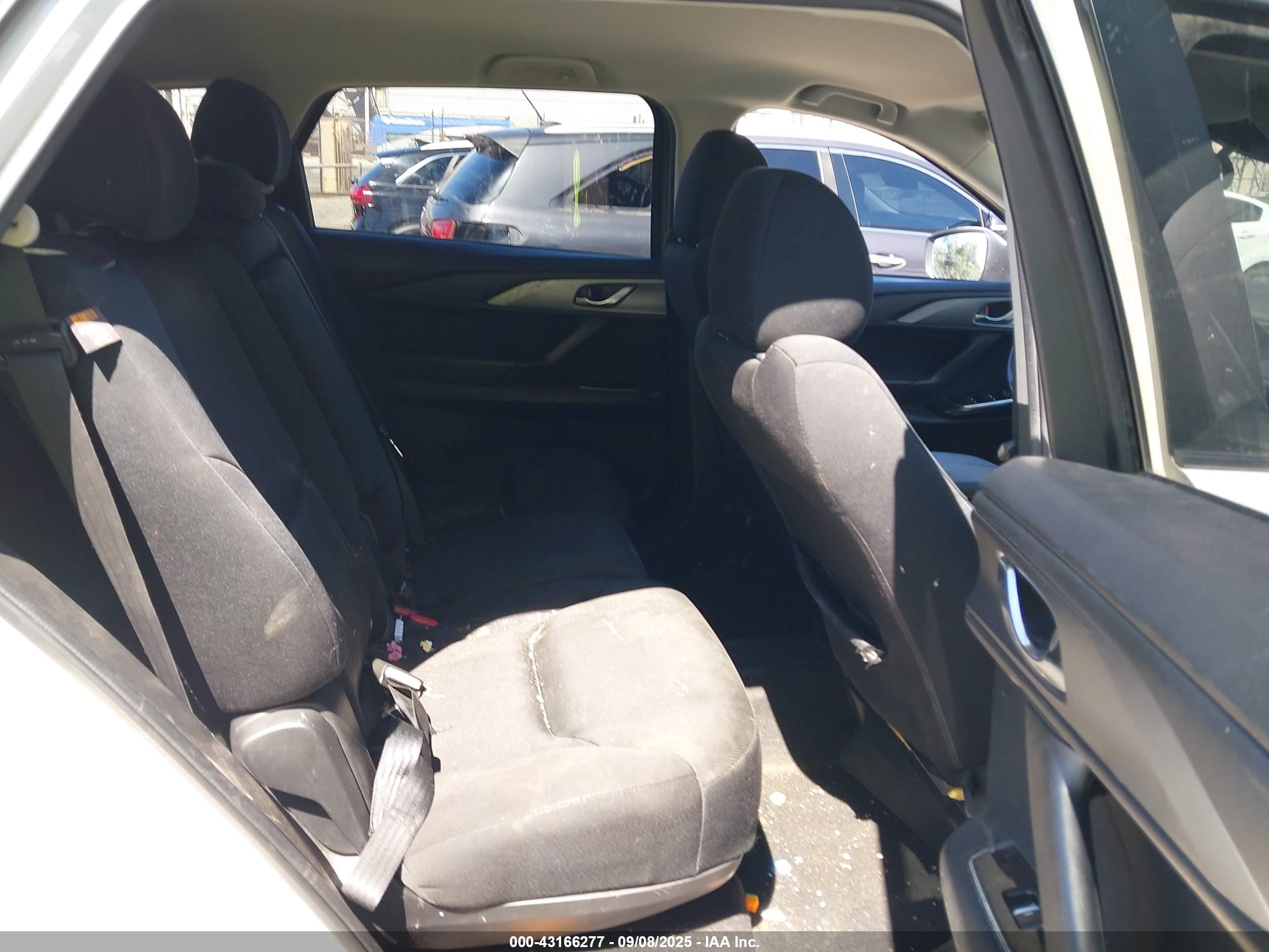 MAZDA CX-9 image 8