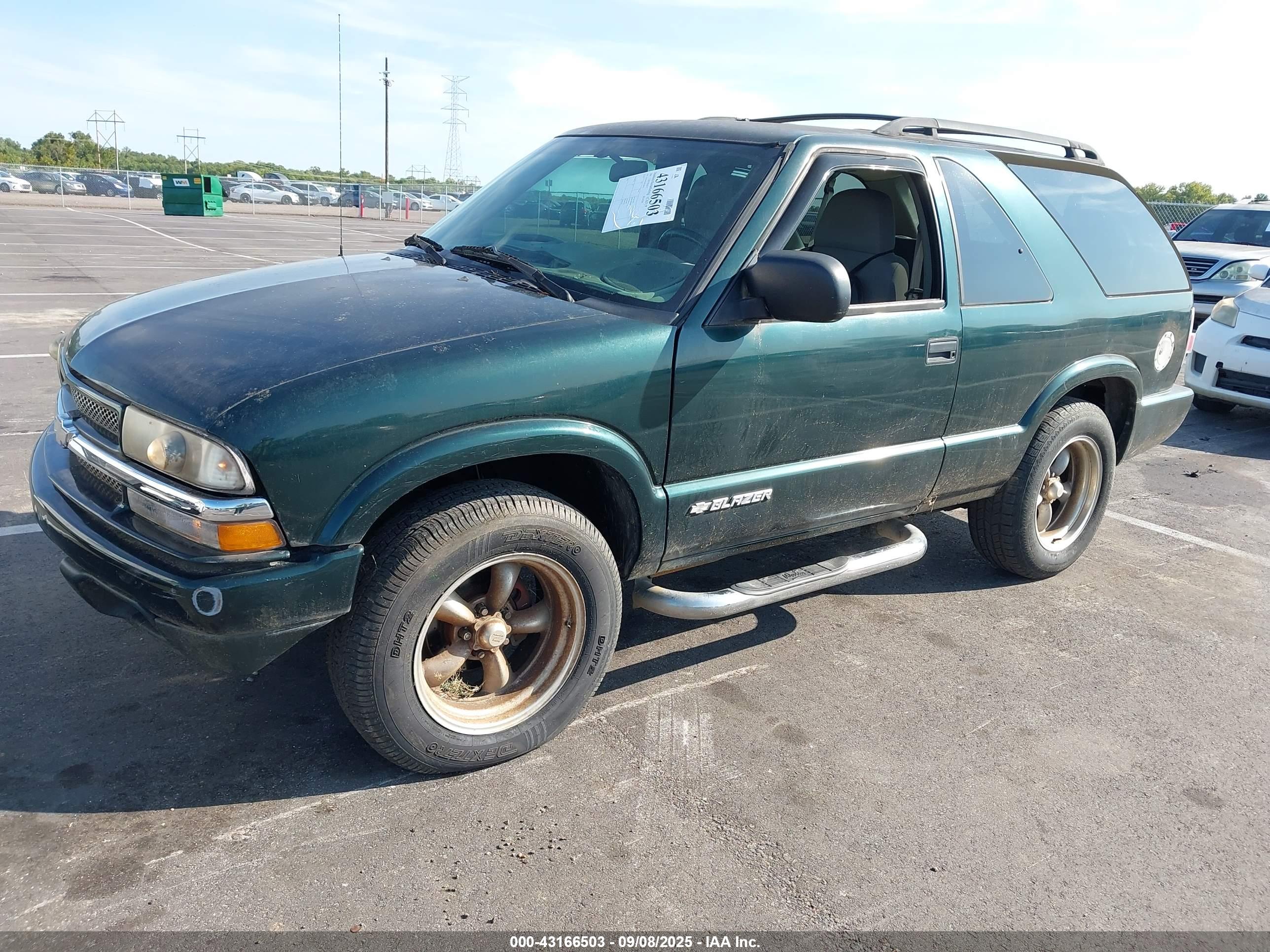 CHEVROLET BLAZER image 2