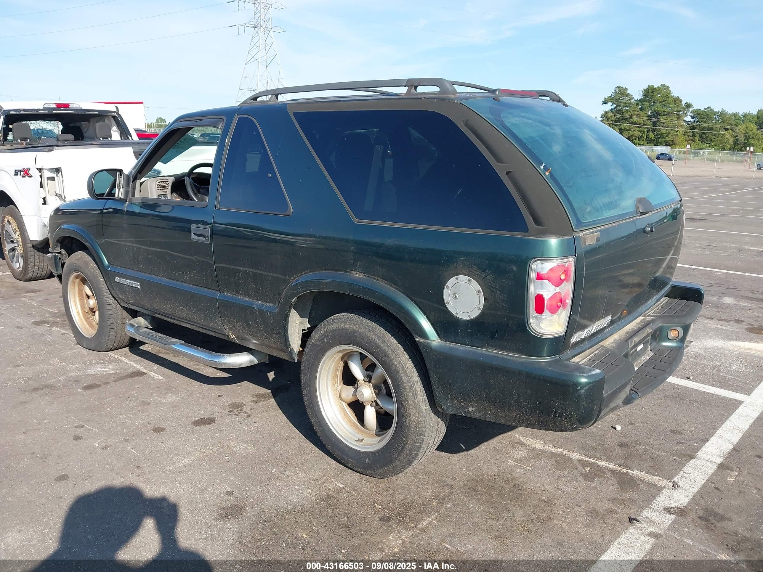 CHEVROLET BLAZER image 3