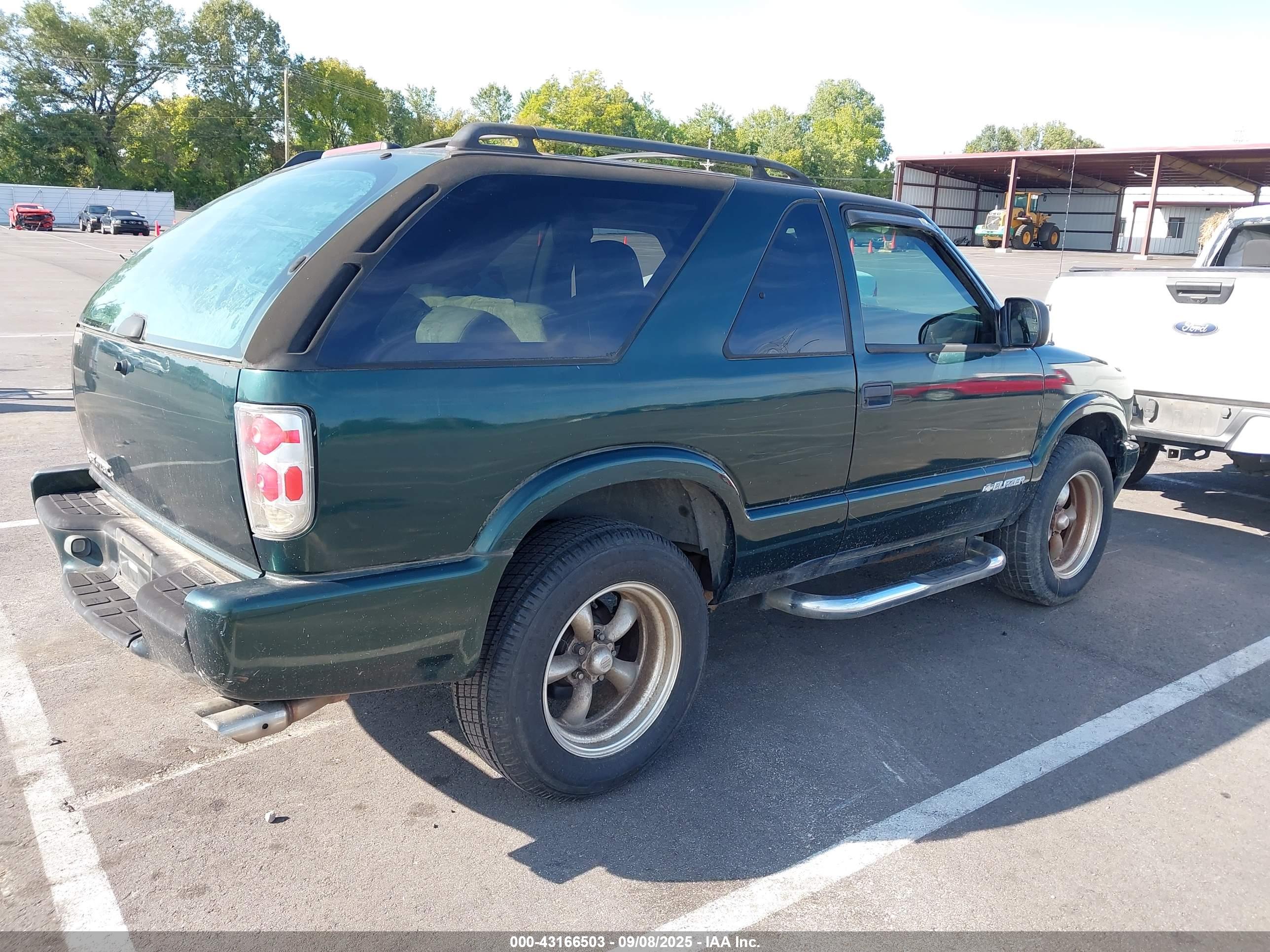 CHEVROLET BLAZER image 4