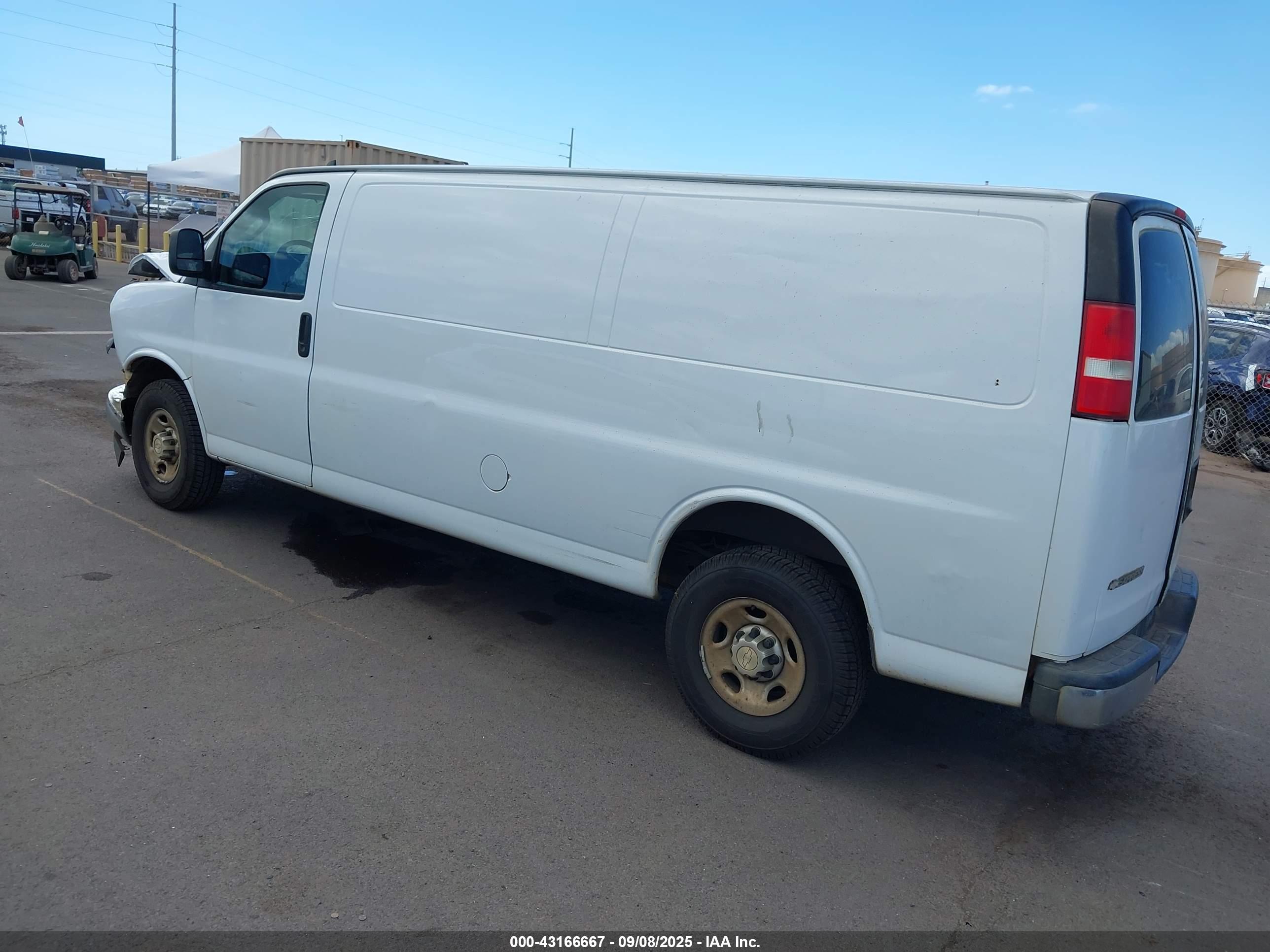 CHEVROLET EXPRESS image 3