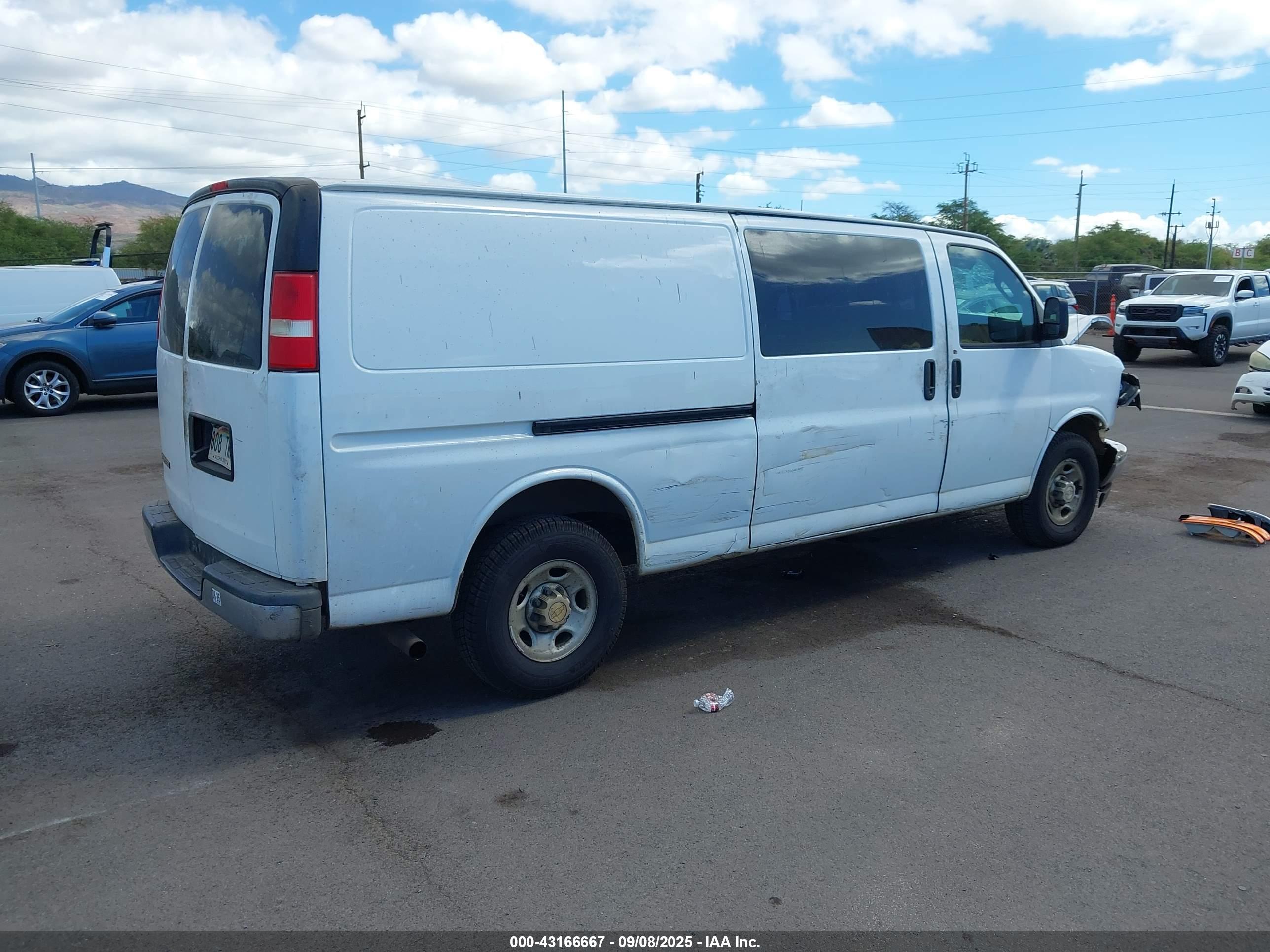 CHEVROLET EXPRESS image 4
