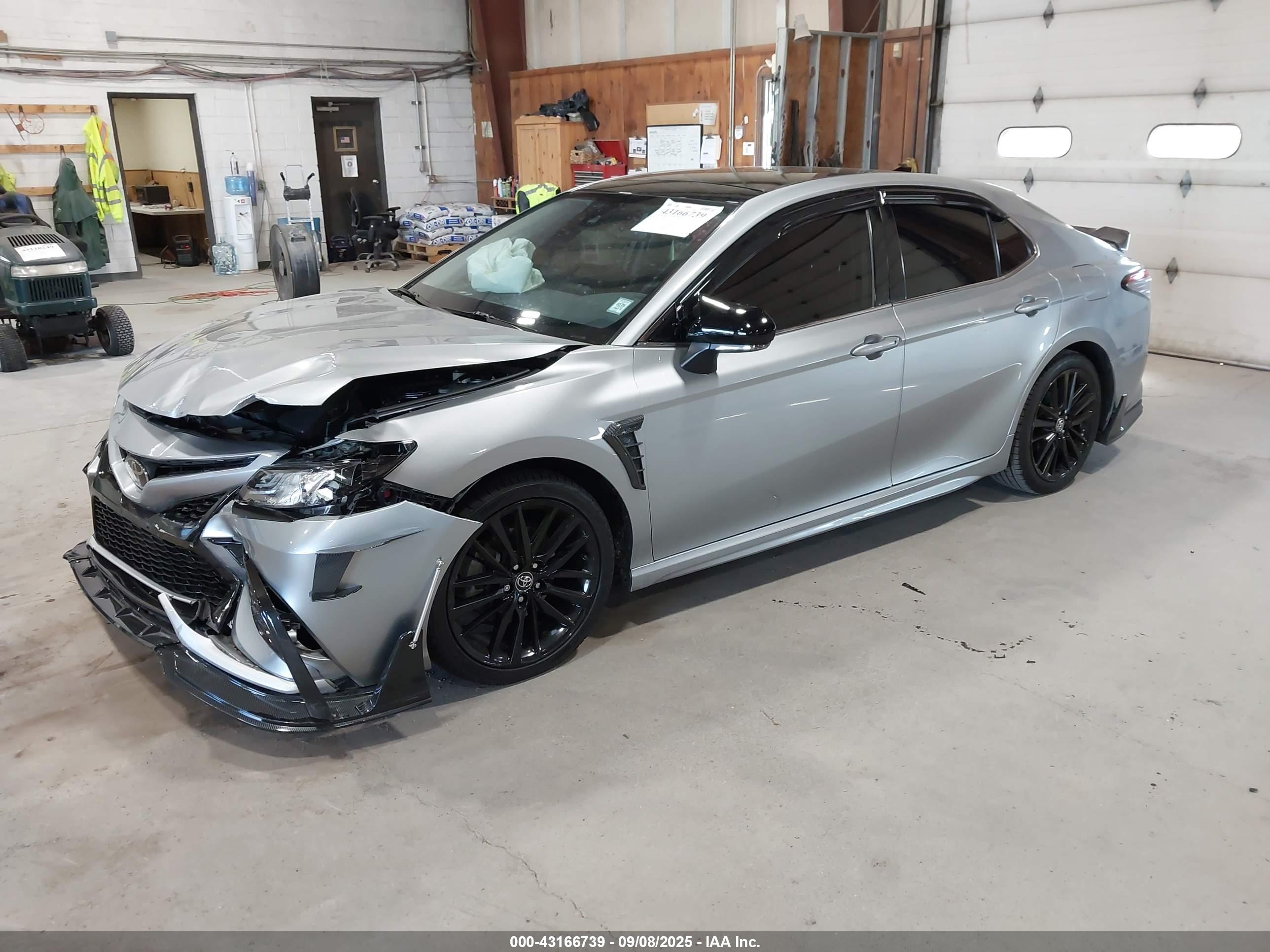 TOYOTA CAMRY image 2