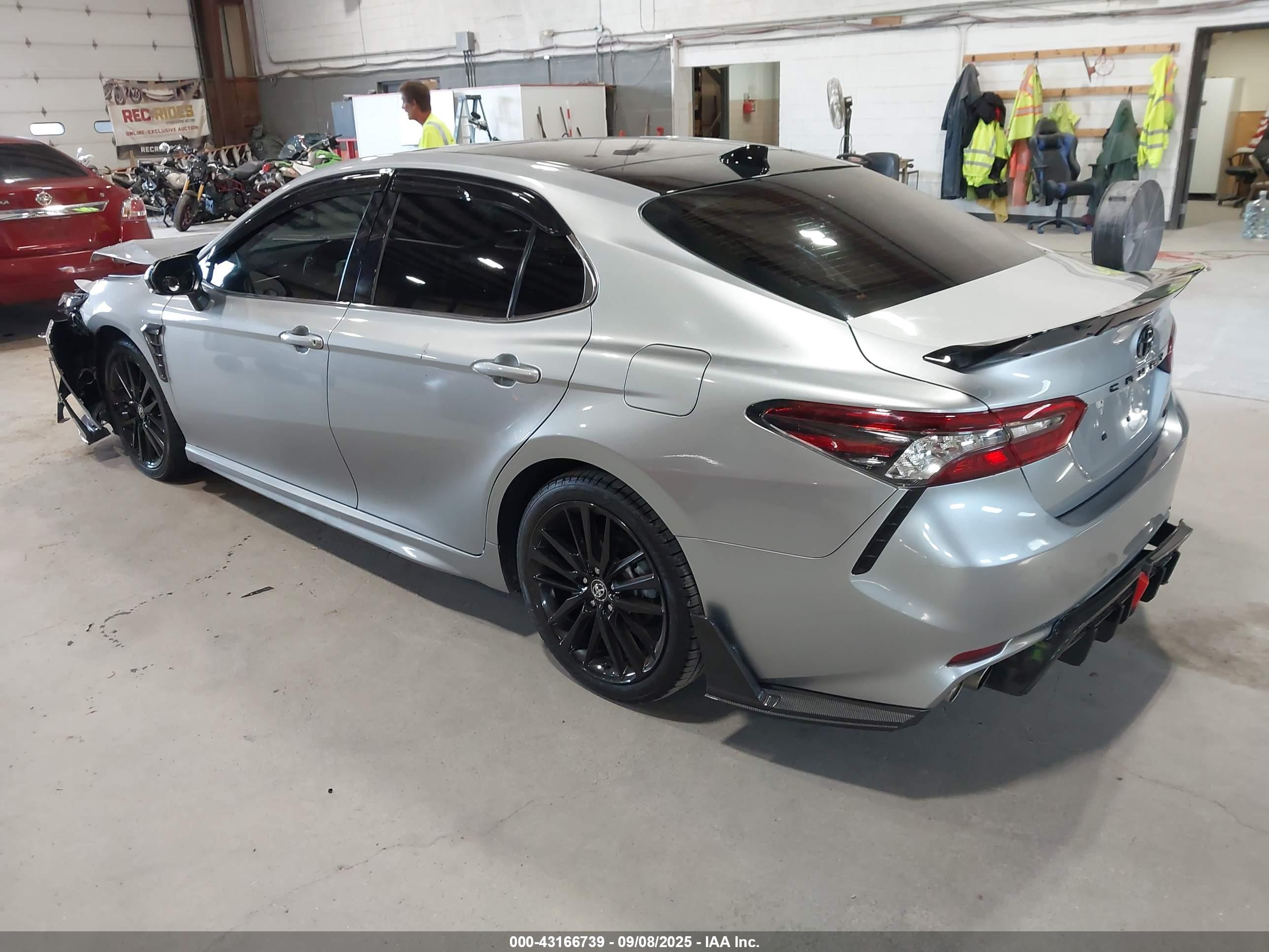 TOYOTA CAMRY image 3