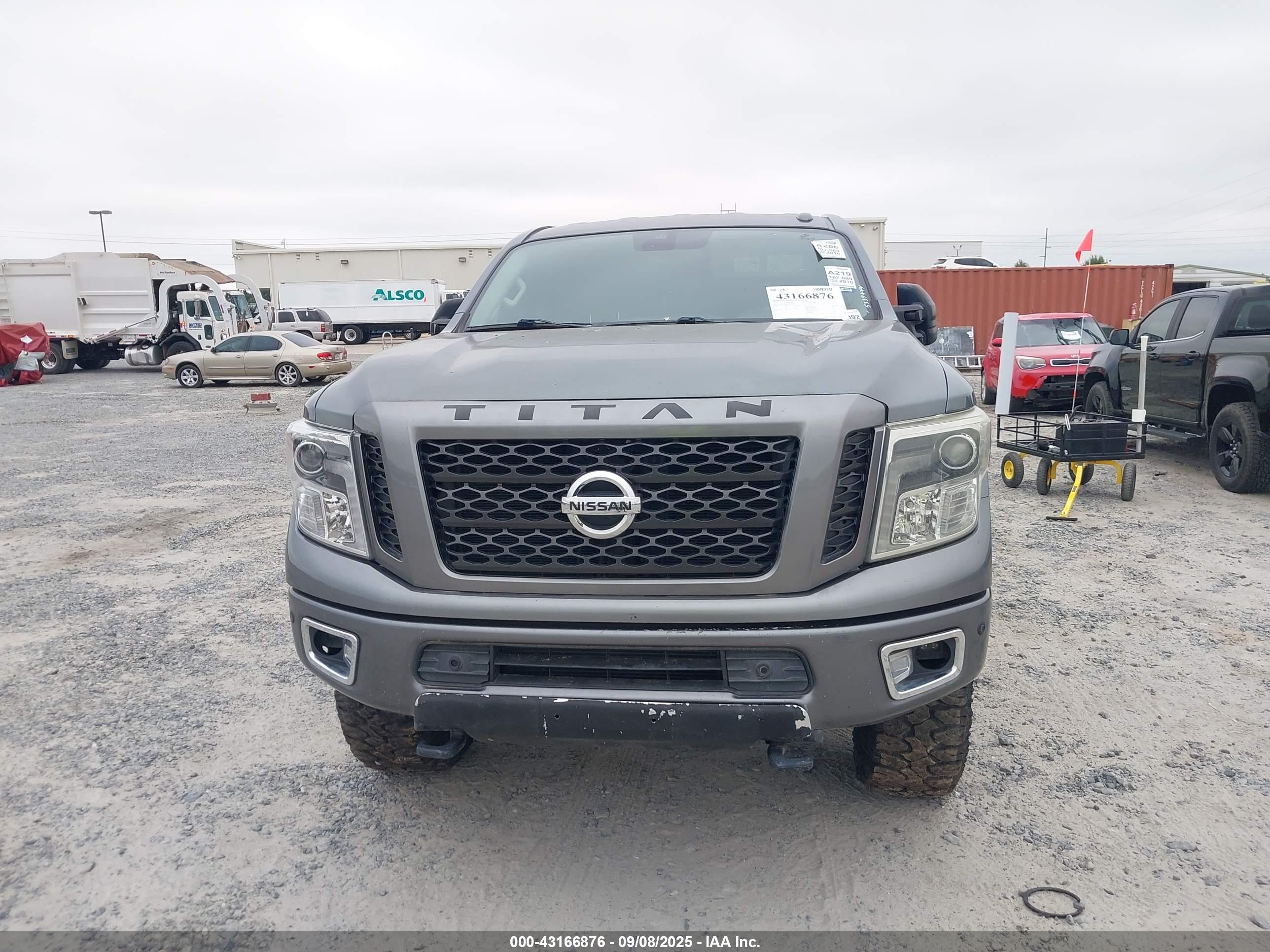 NISSAN TITAN image 6