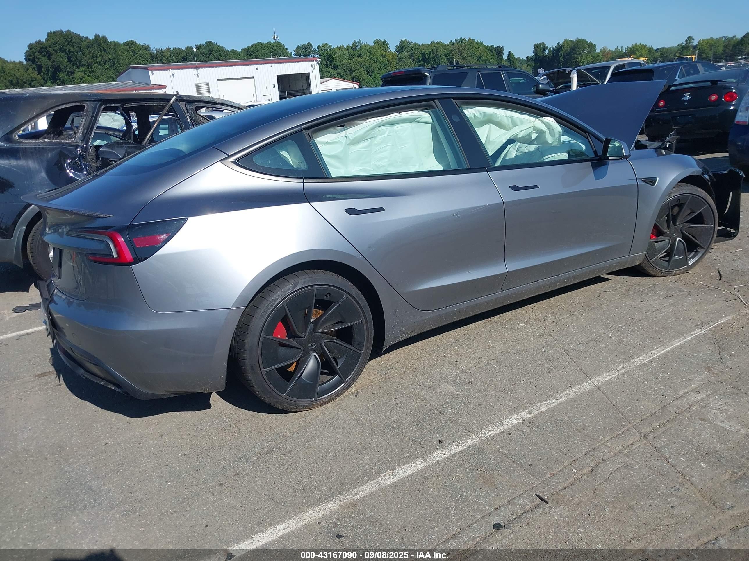 TESLA MODEL image 4