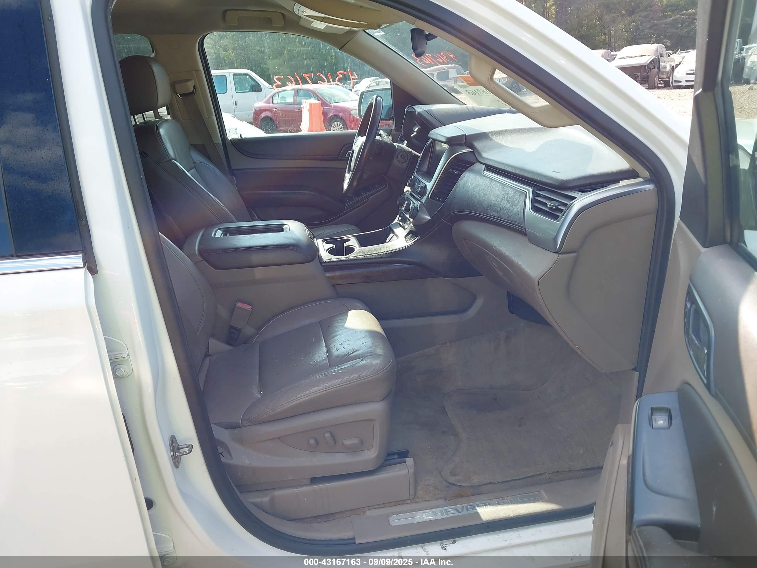 CHEVROLET TAHOE image 5