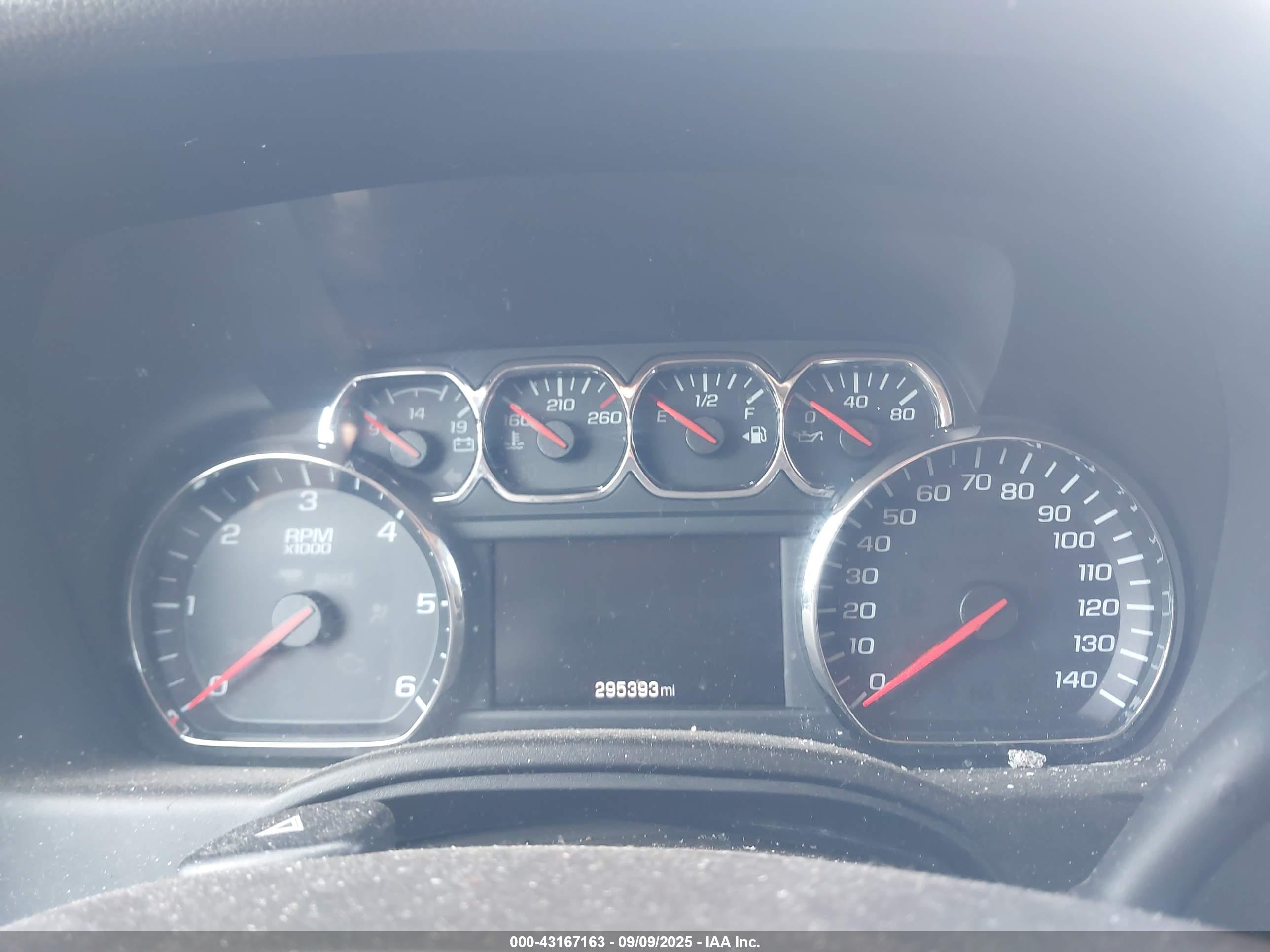 CHEVROLET TAHOE image 7