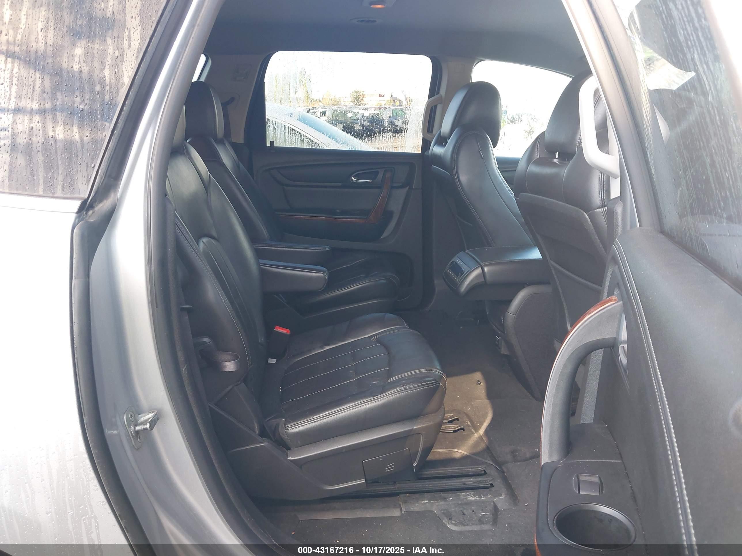 CHEVROLET TRAVERSE image 8