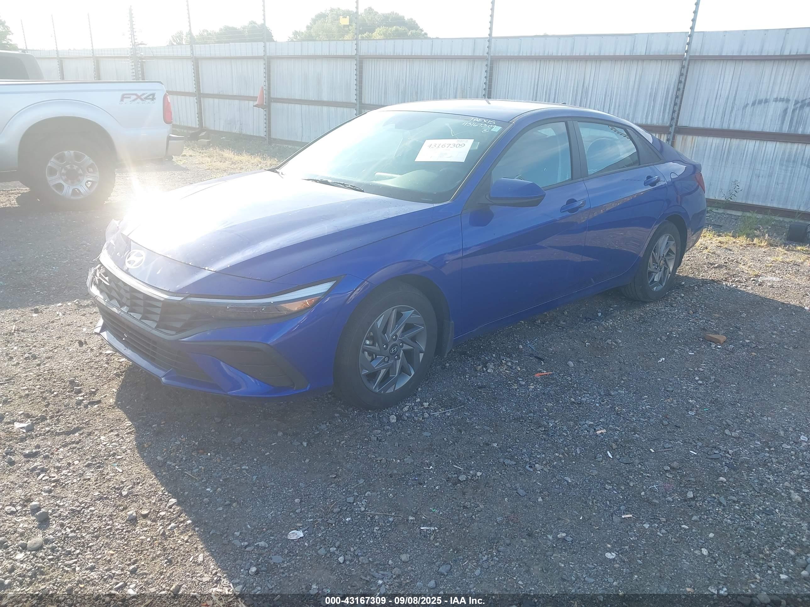 HYUNDAI ELANTRA image 2