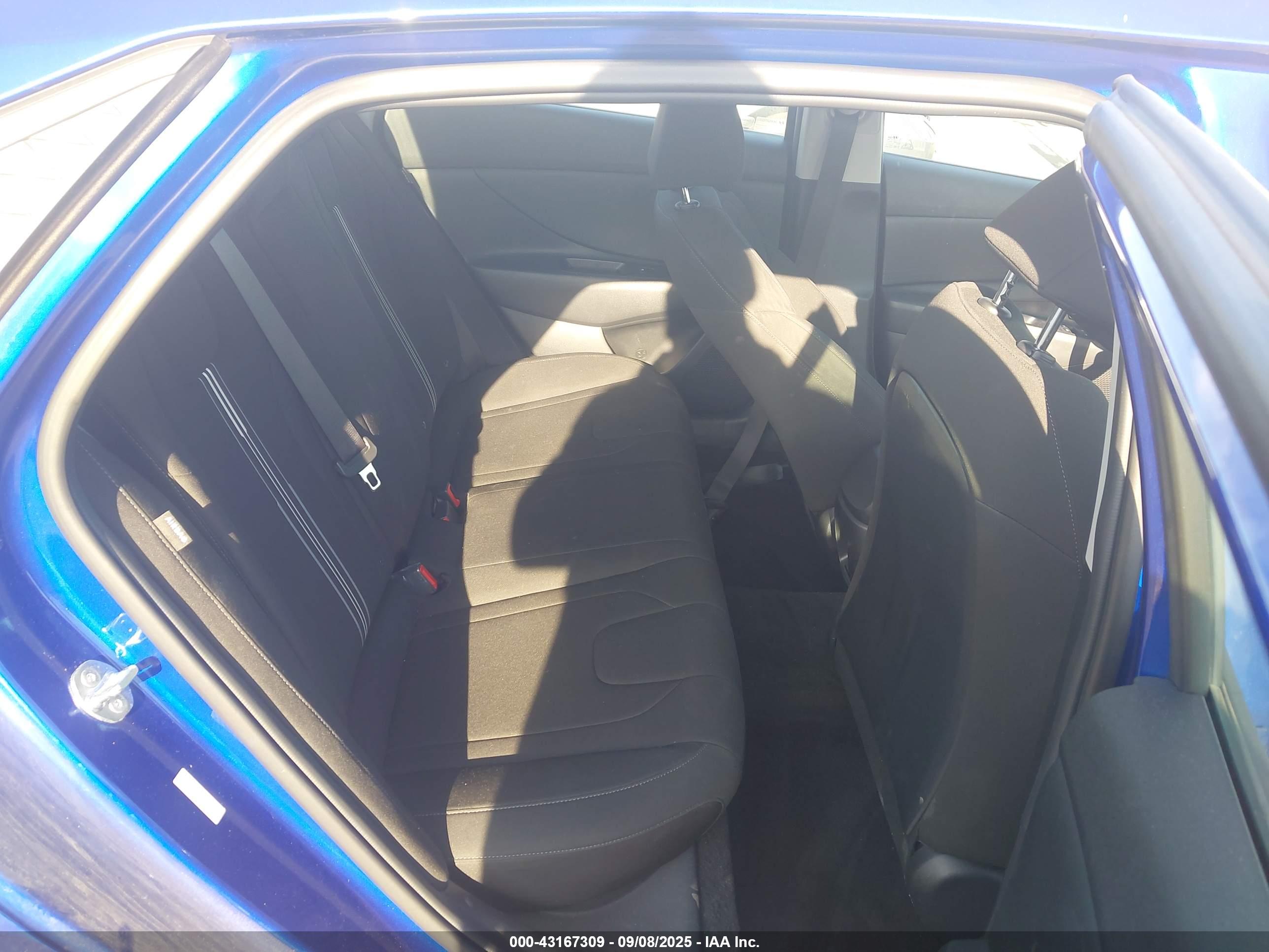 HYUNDAI ELANTRA image 8