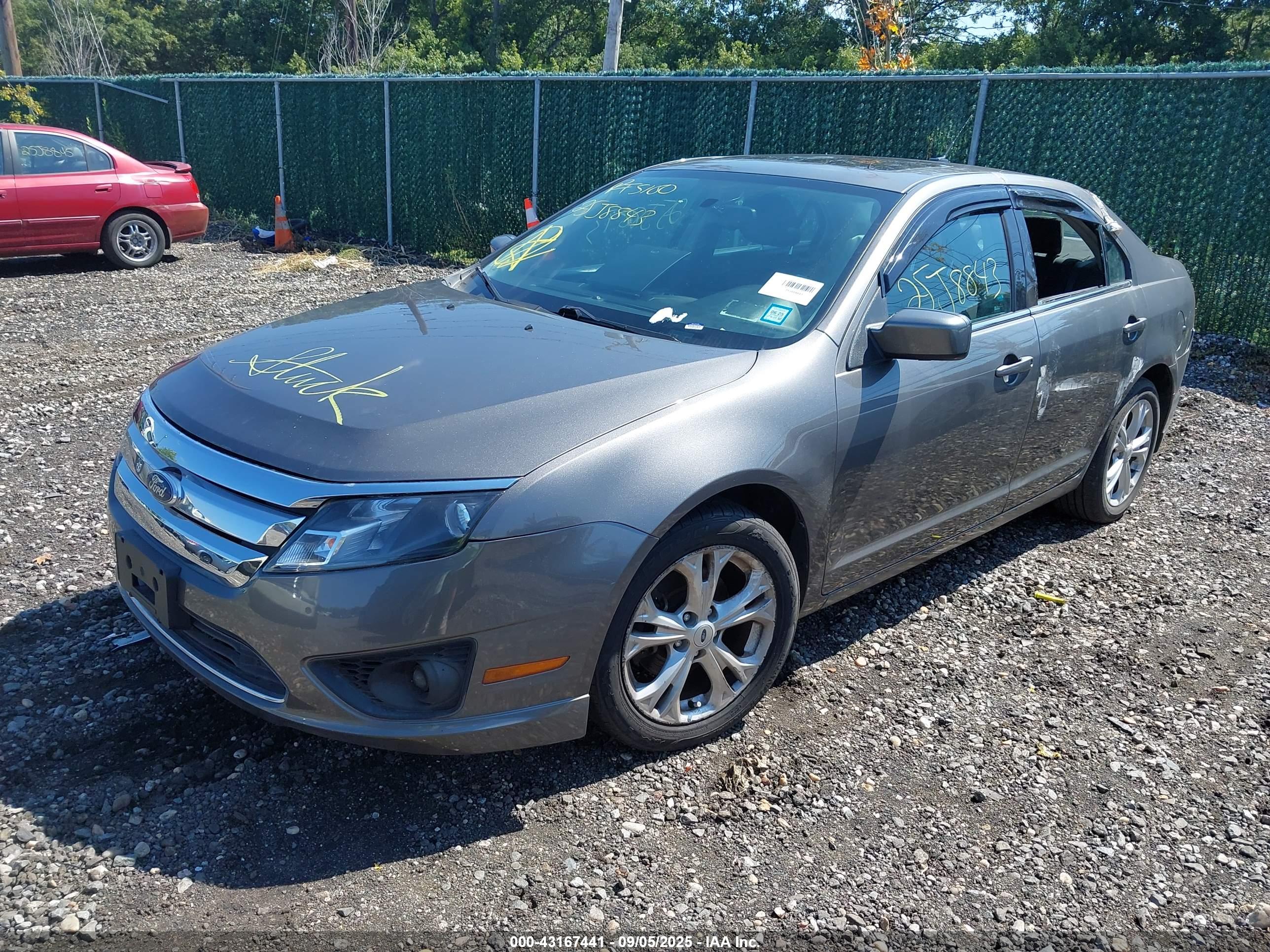 FORD FUSION image 2