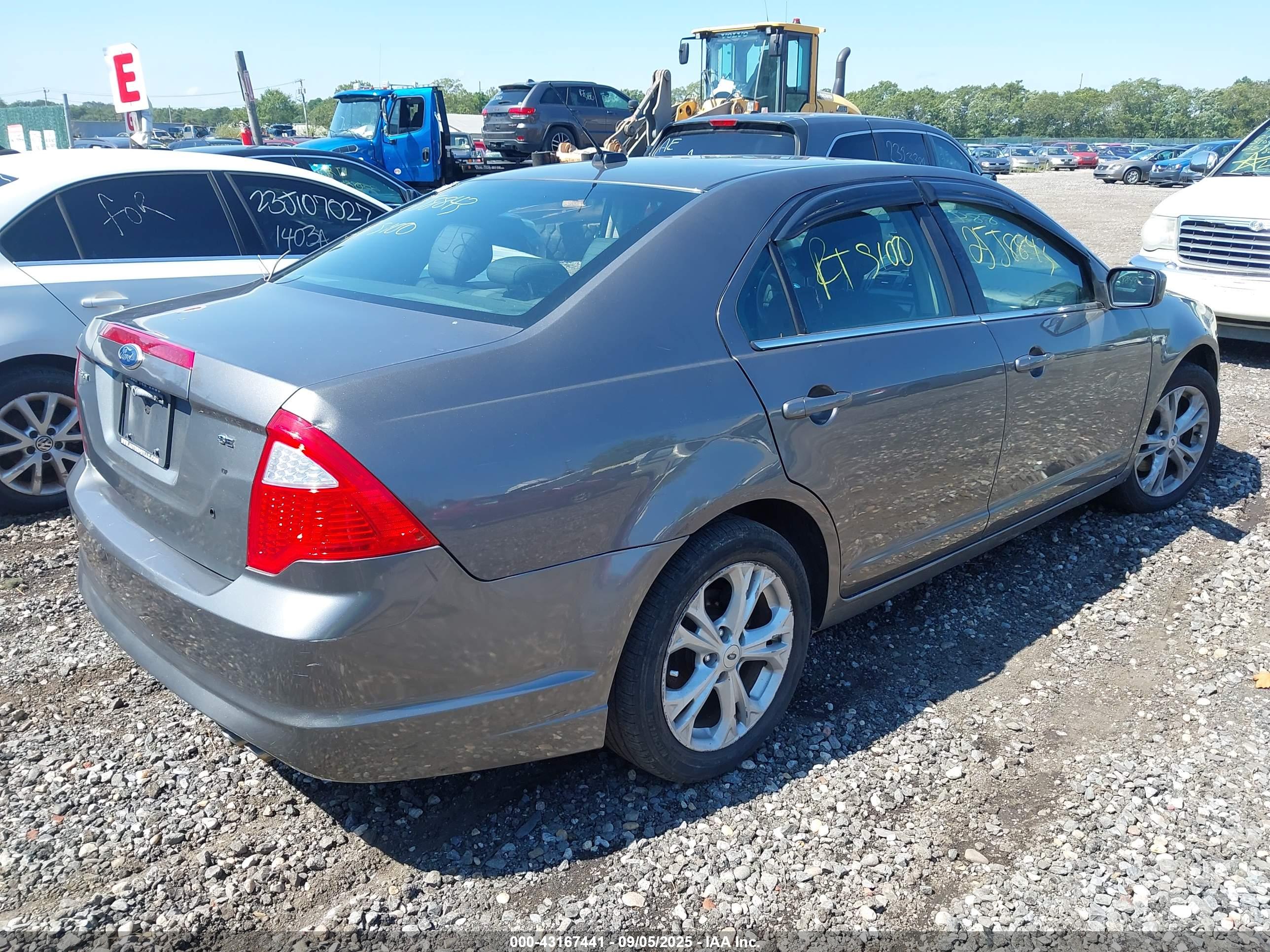 FORD FUSION image 4
