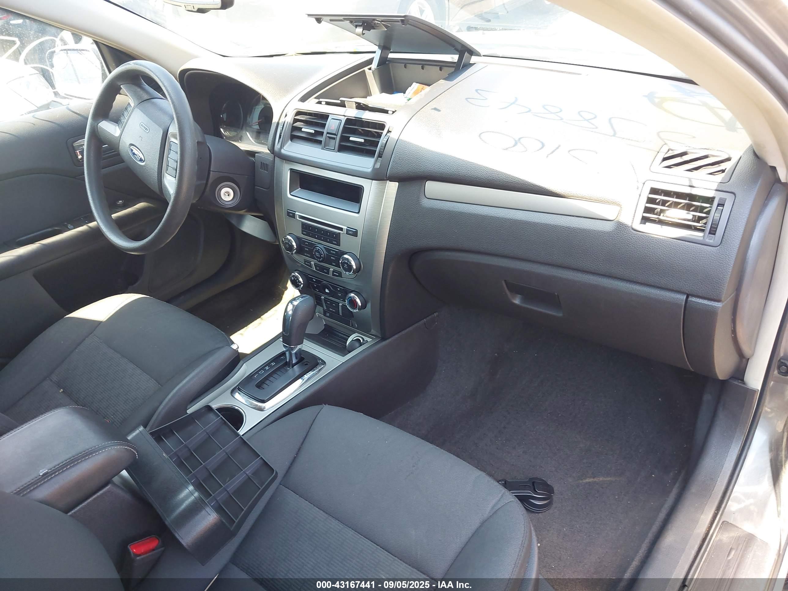 FORD FUSION image 5