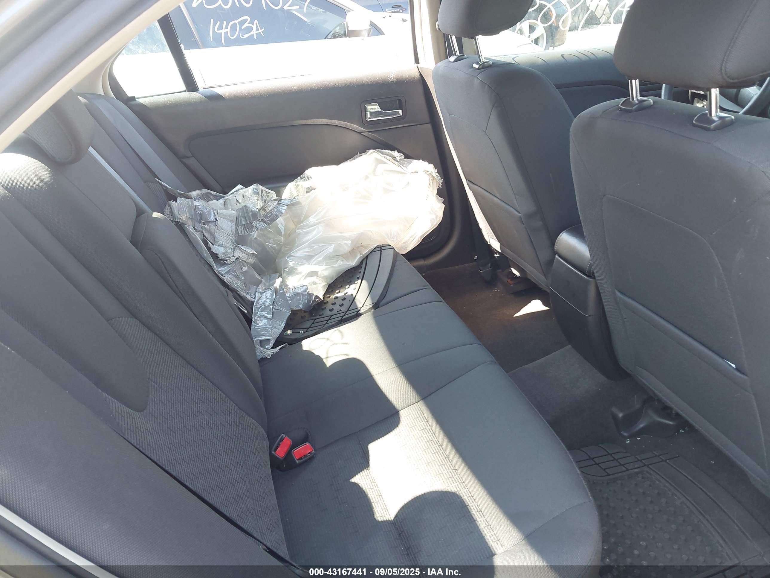 FORD FUSION image 8