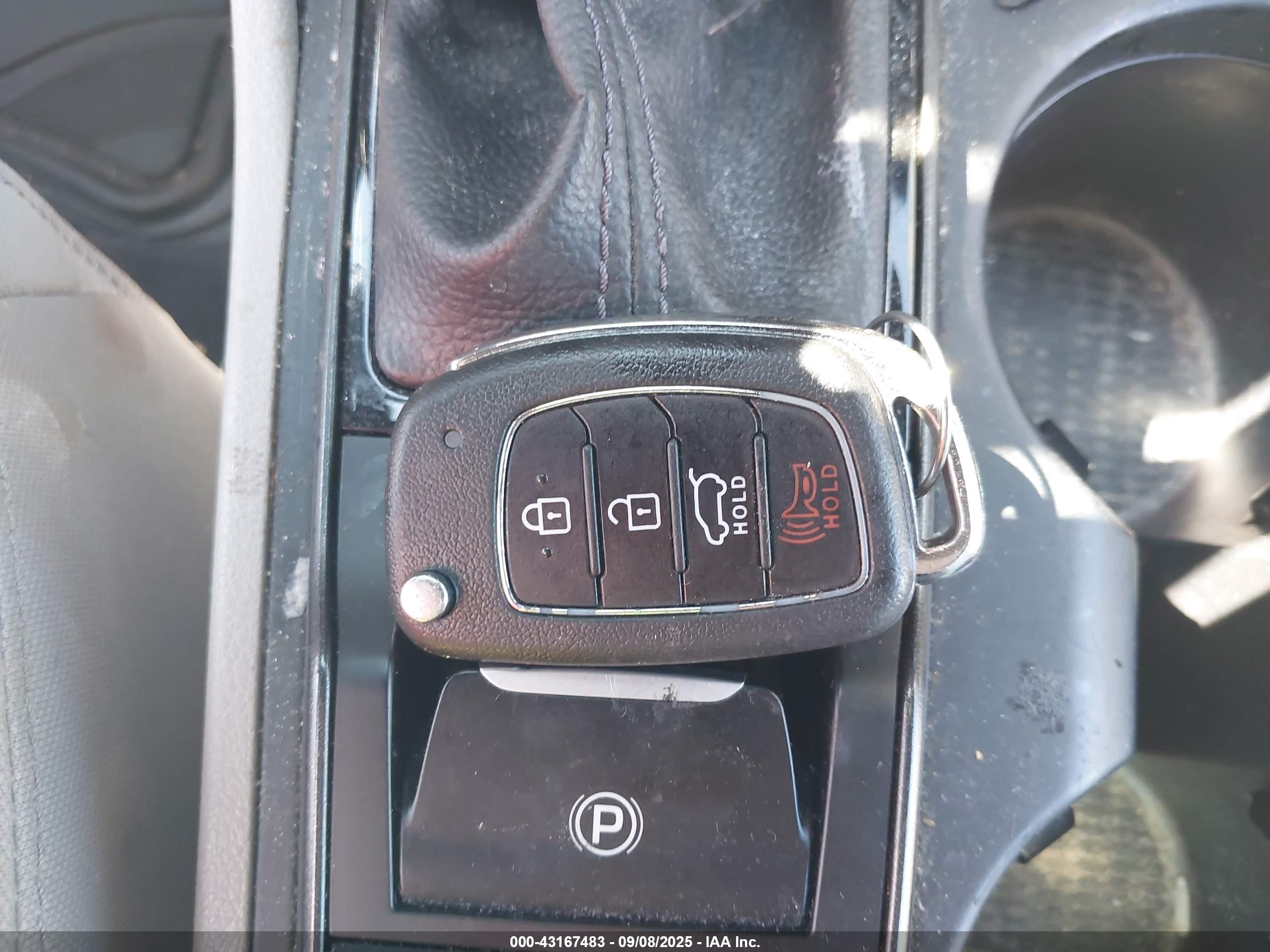 HYUNDAI TUCSON image 11