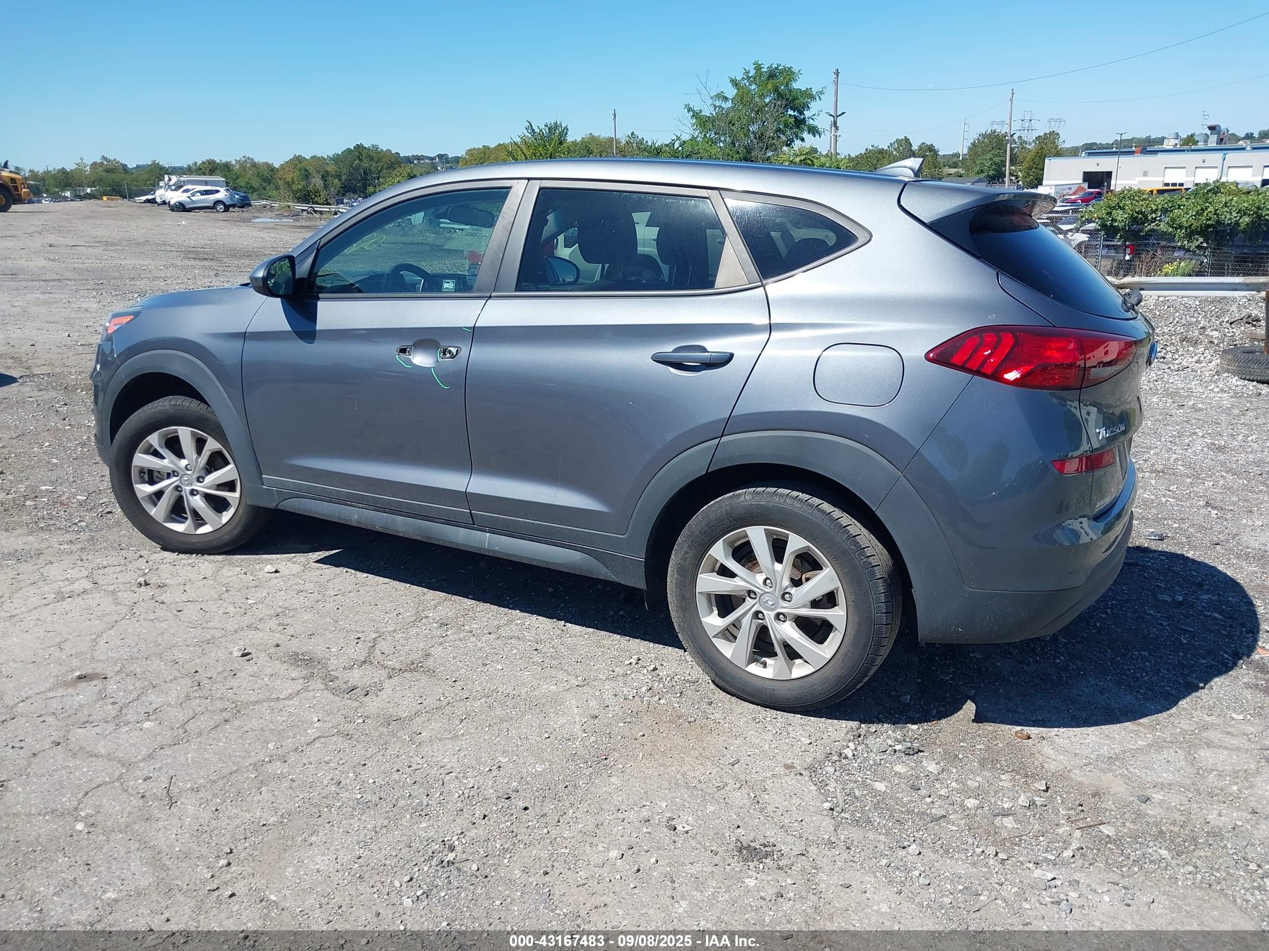 HYUNDAI TUCSON image 3
