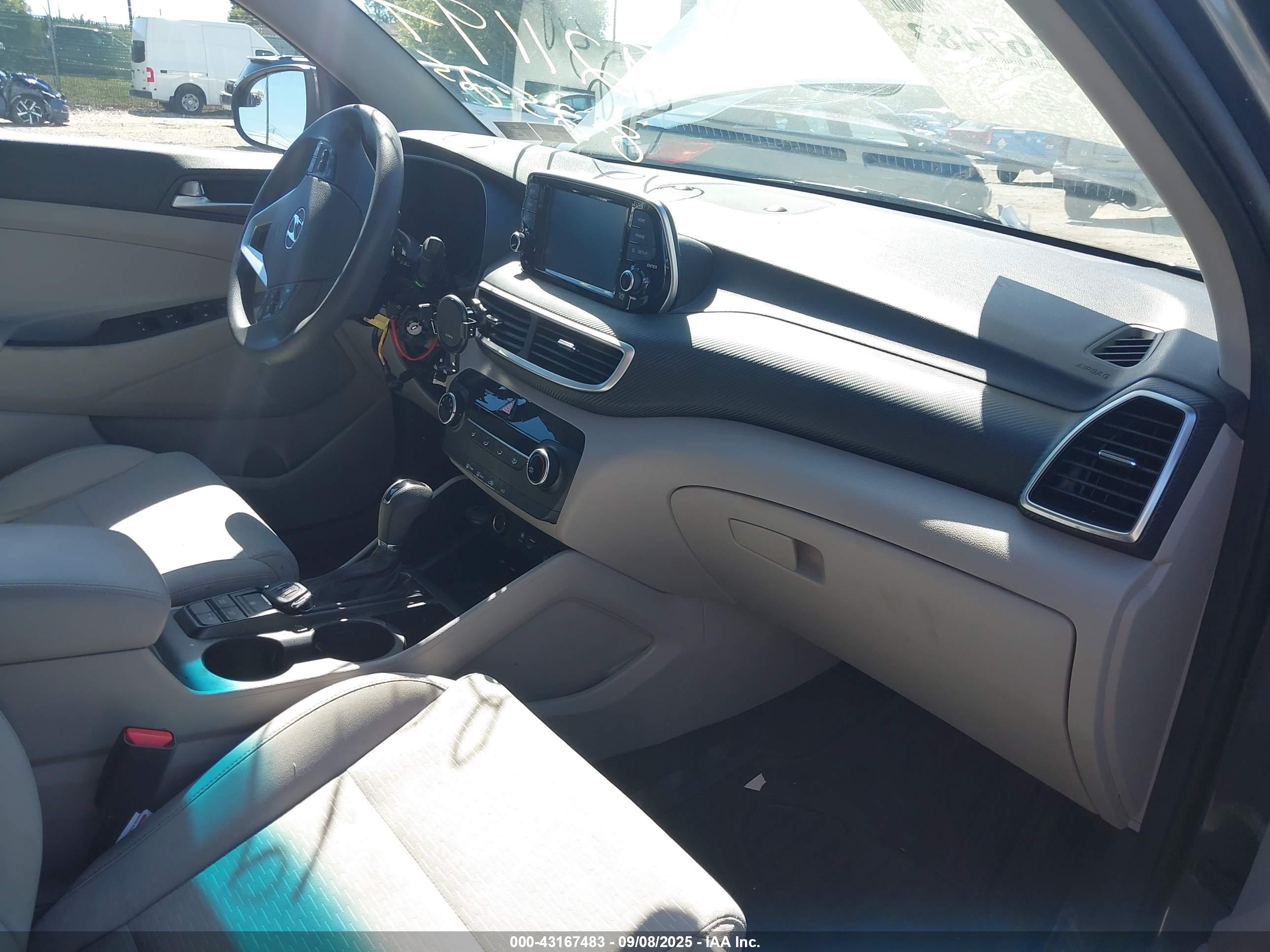 HYUNDAI TUCSON image 5