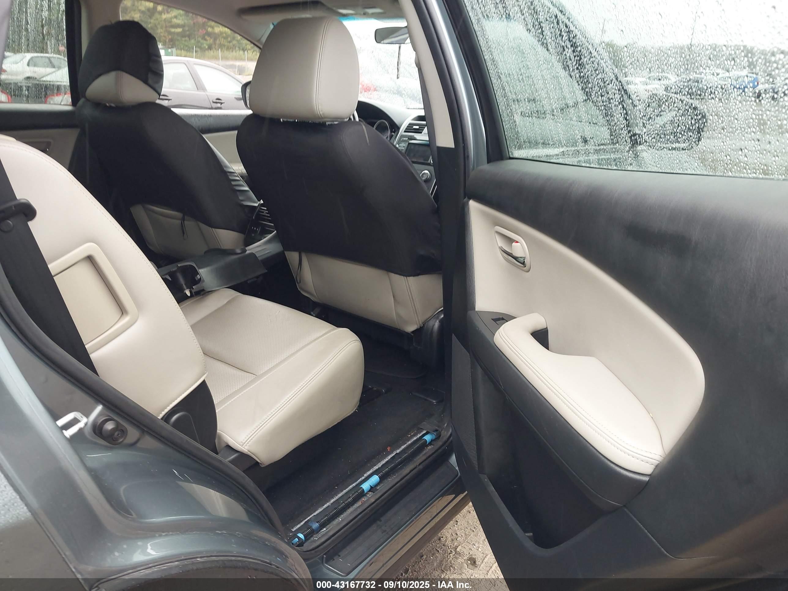 MAZDA CX-9 image 8