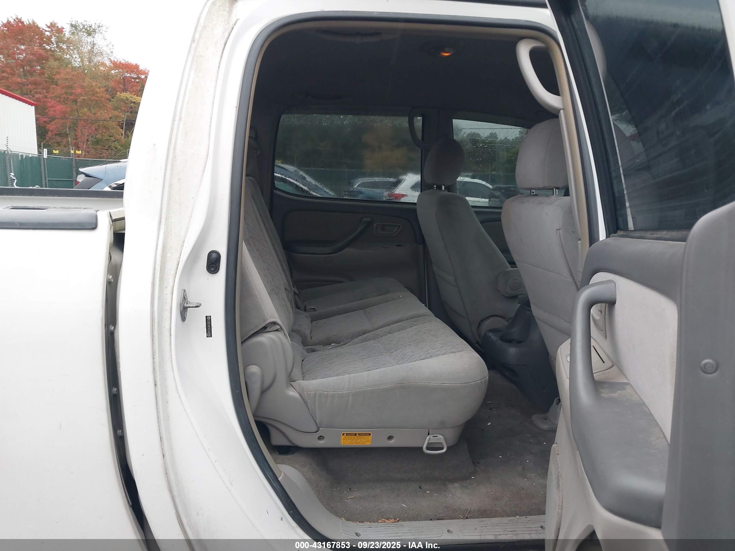 TOYOTA TUNDRA image 8