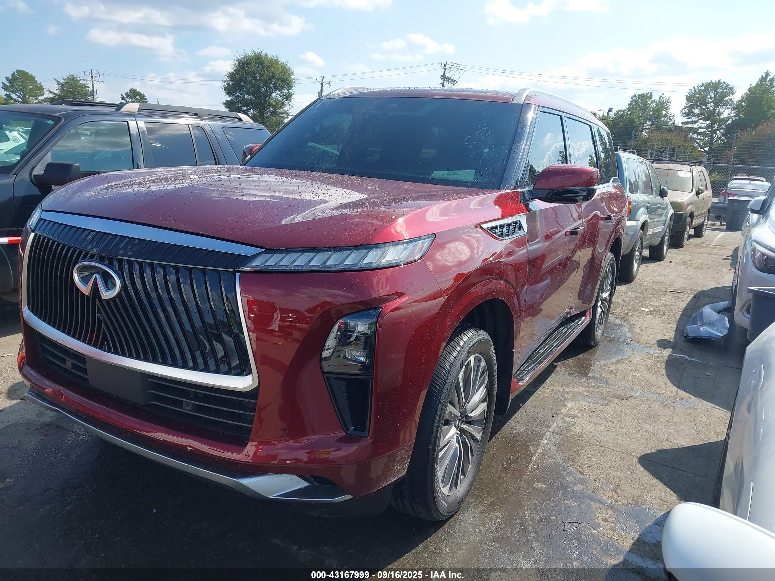 INFINITI QX80 image 2