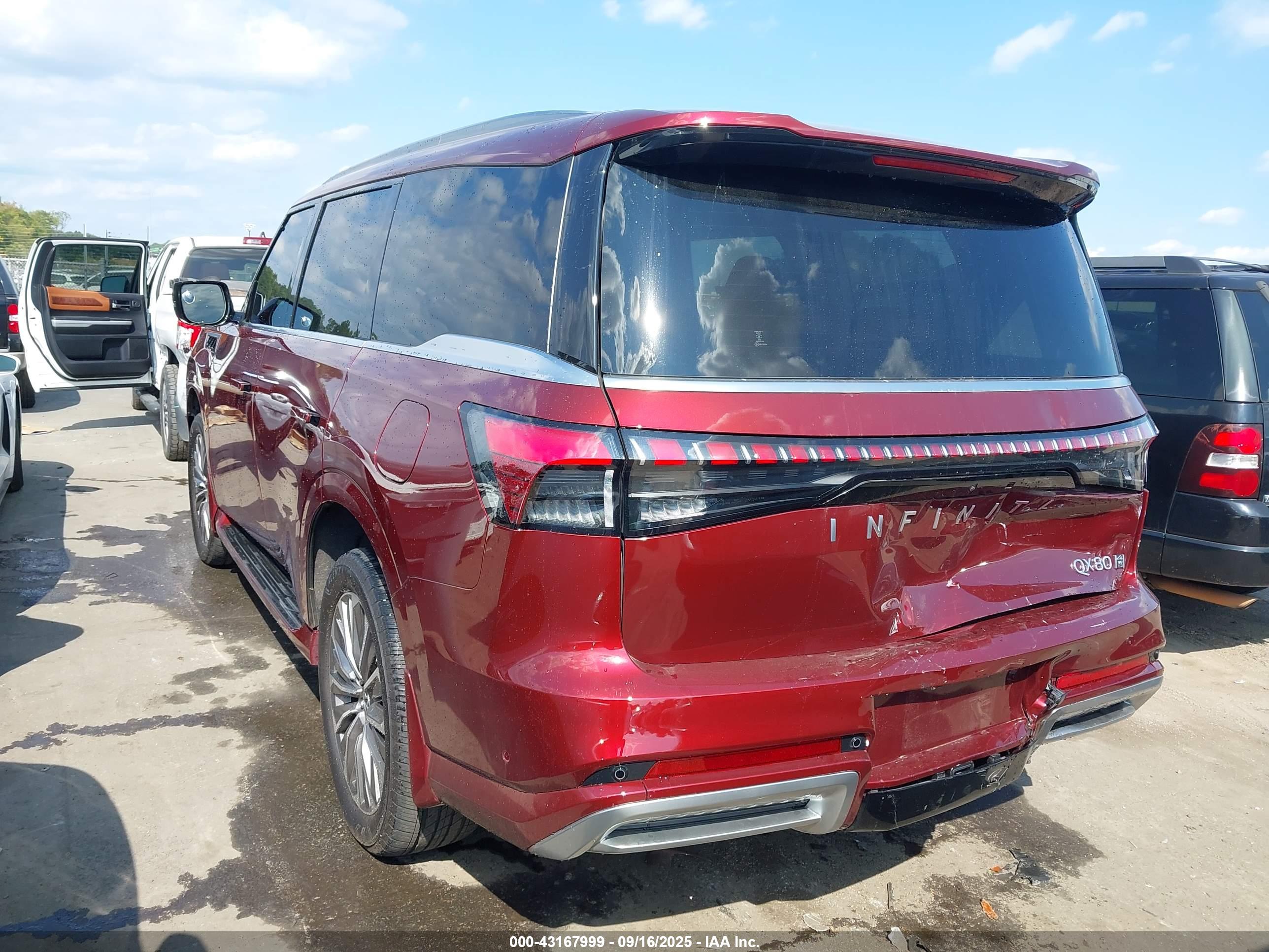 INFINITI QX80 image 3