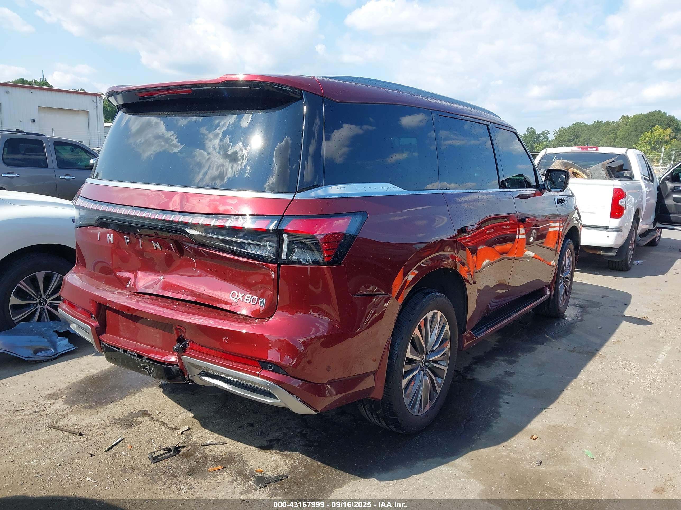 INFINITI QX80 image 4