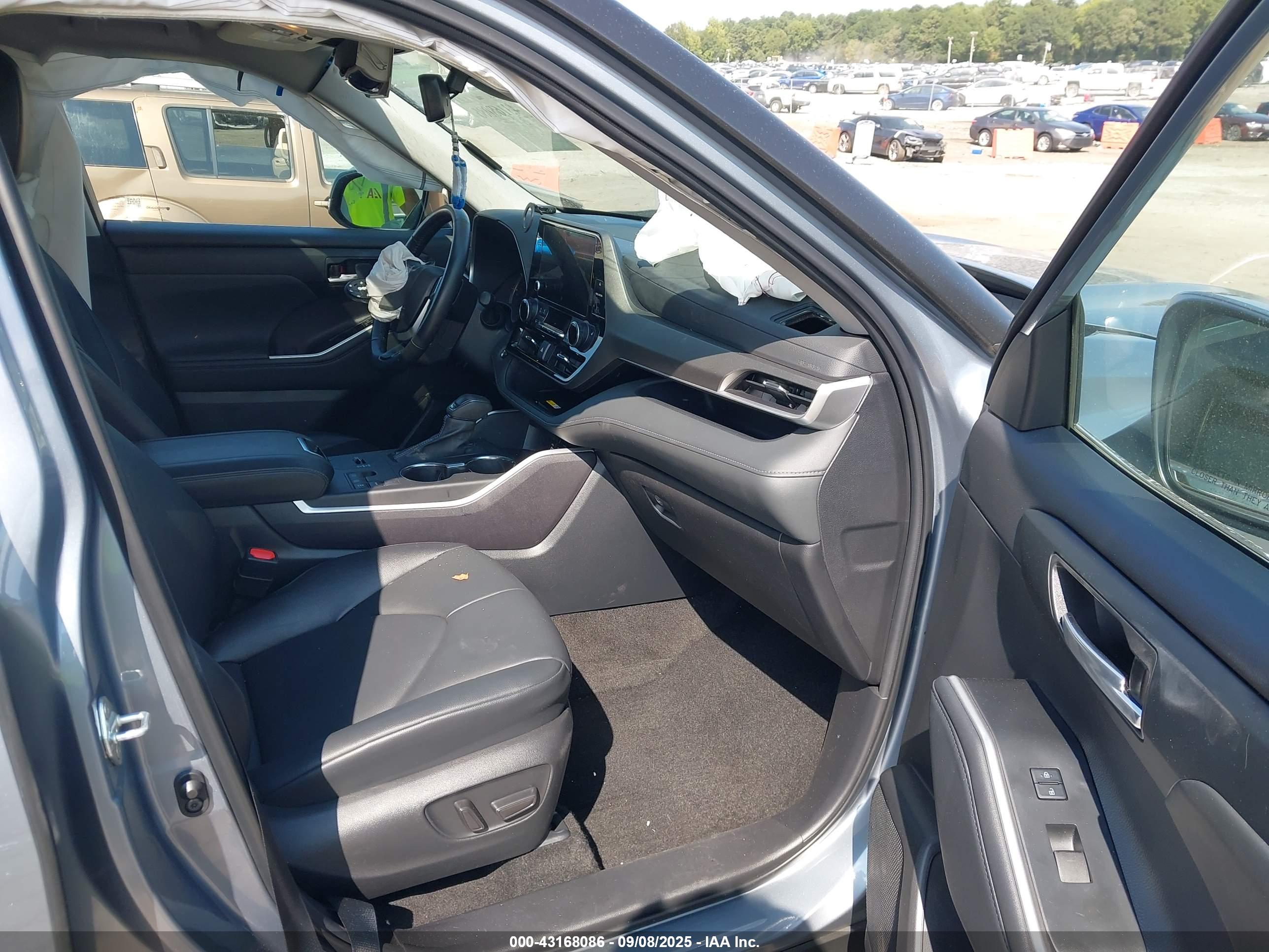 TOYOTA HIGHLANDER image 5