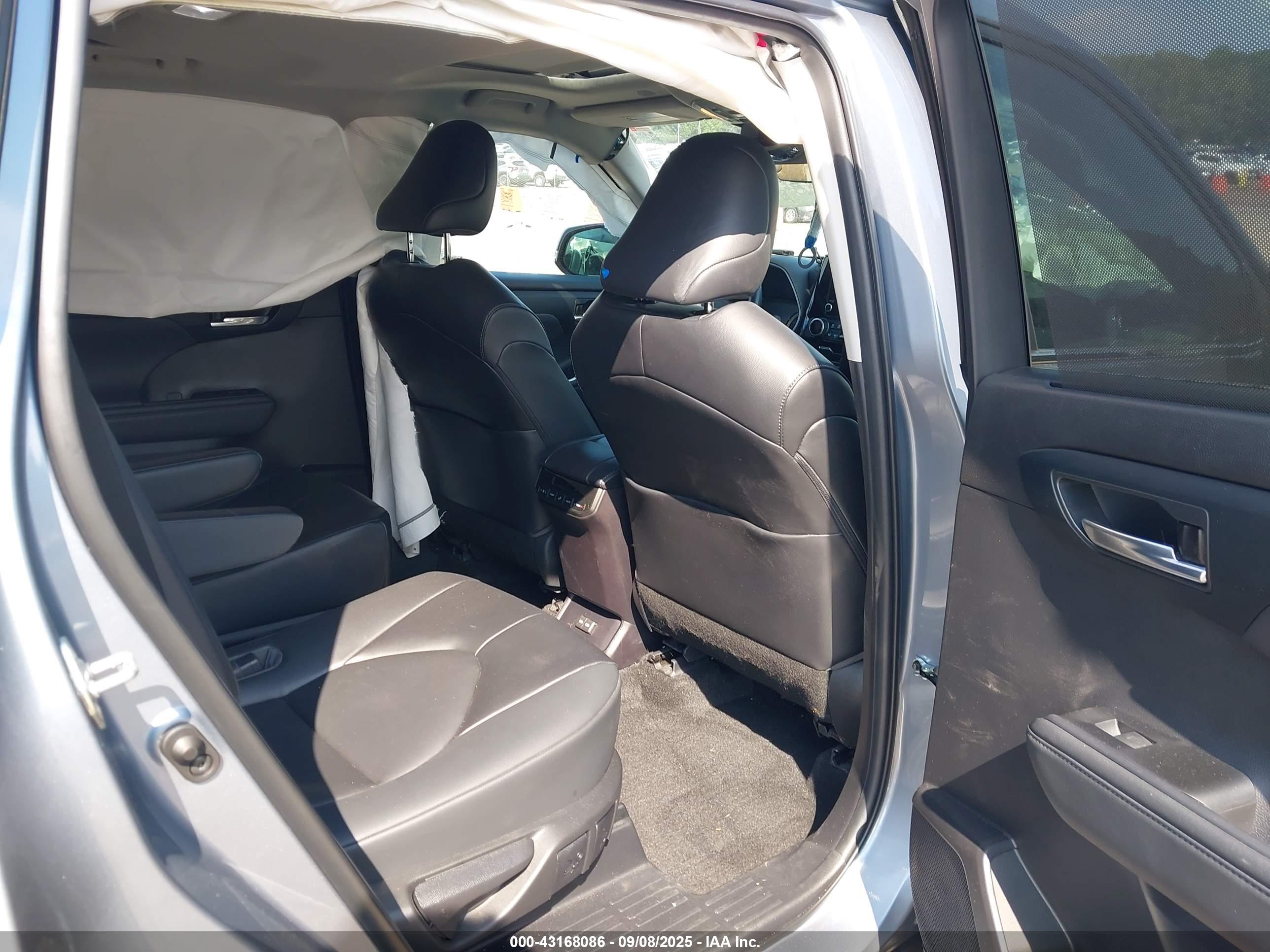 TOYOTA HIGHLANDER image 8