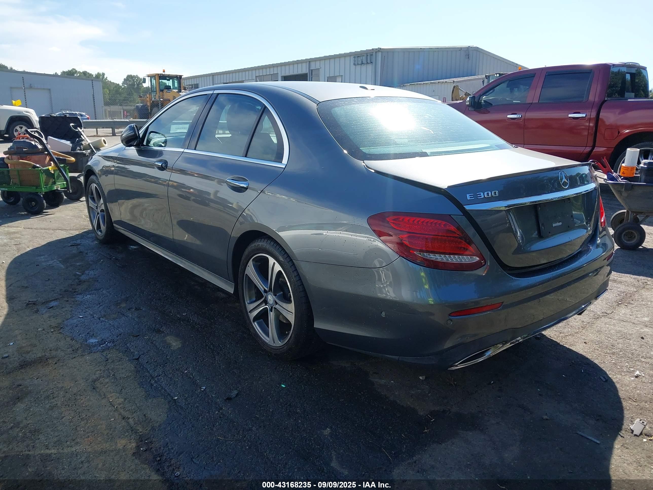 MERCEDES-BENZ E image 3