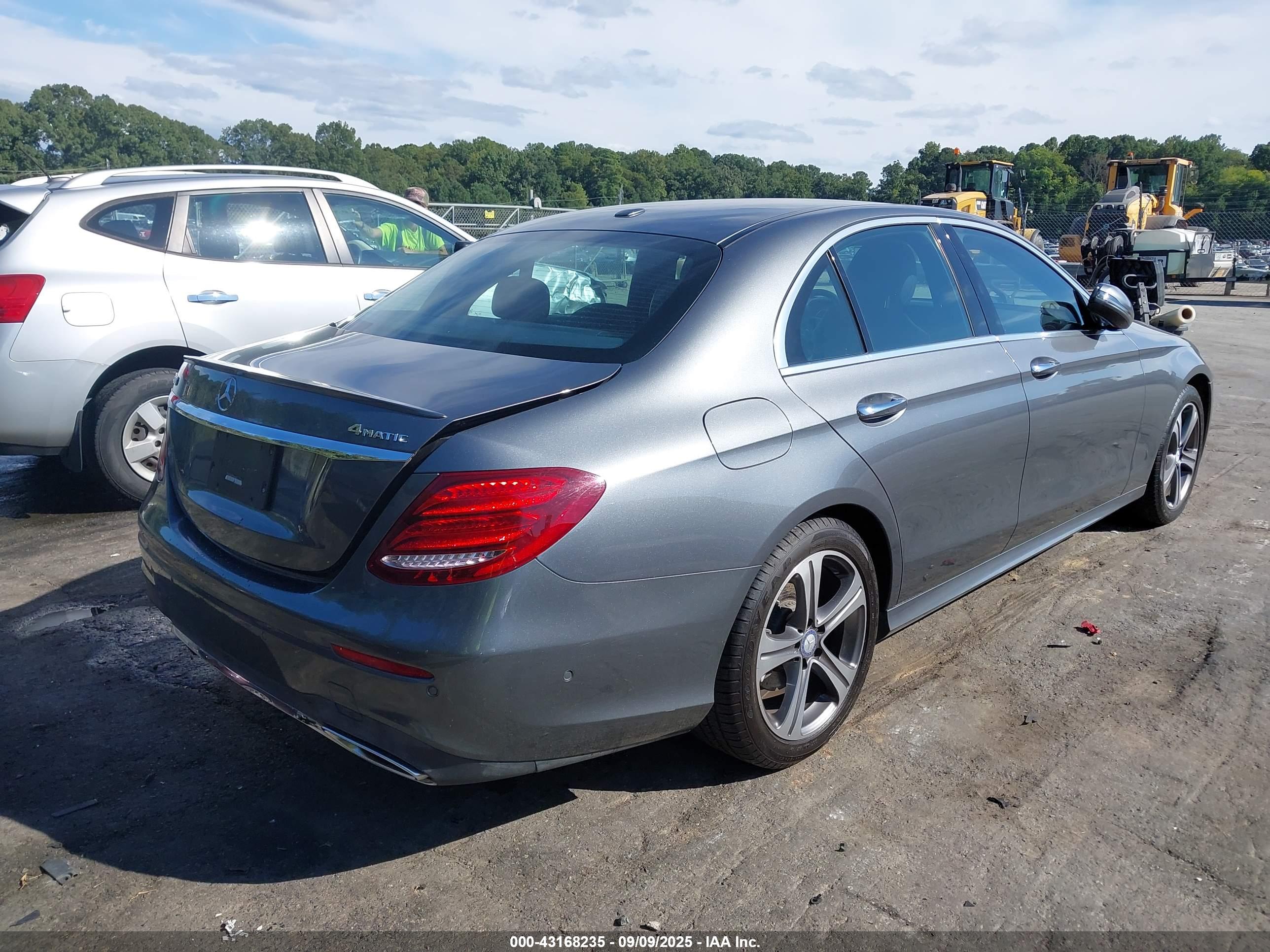 MERCEDES-BENZ E image 4