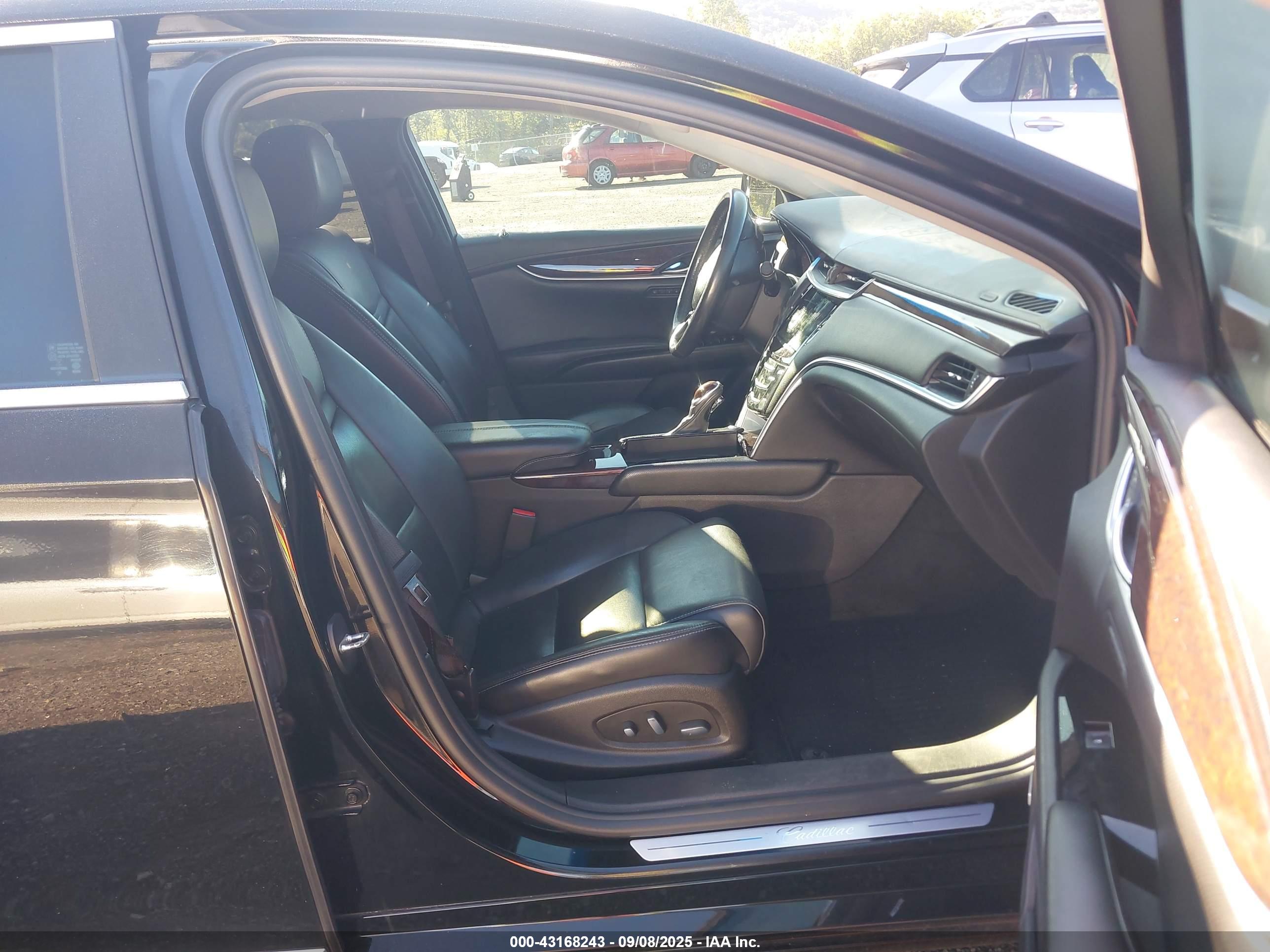 CADILLAC XTS image 5