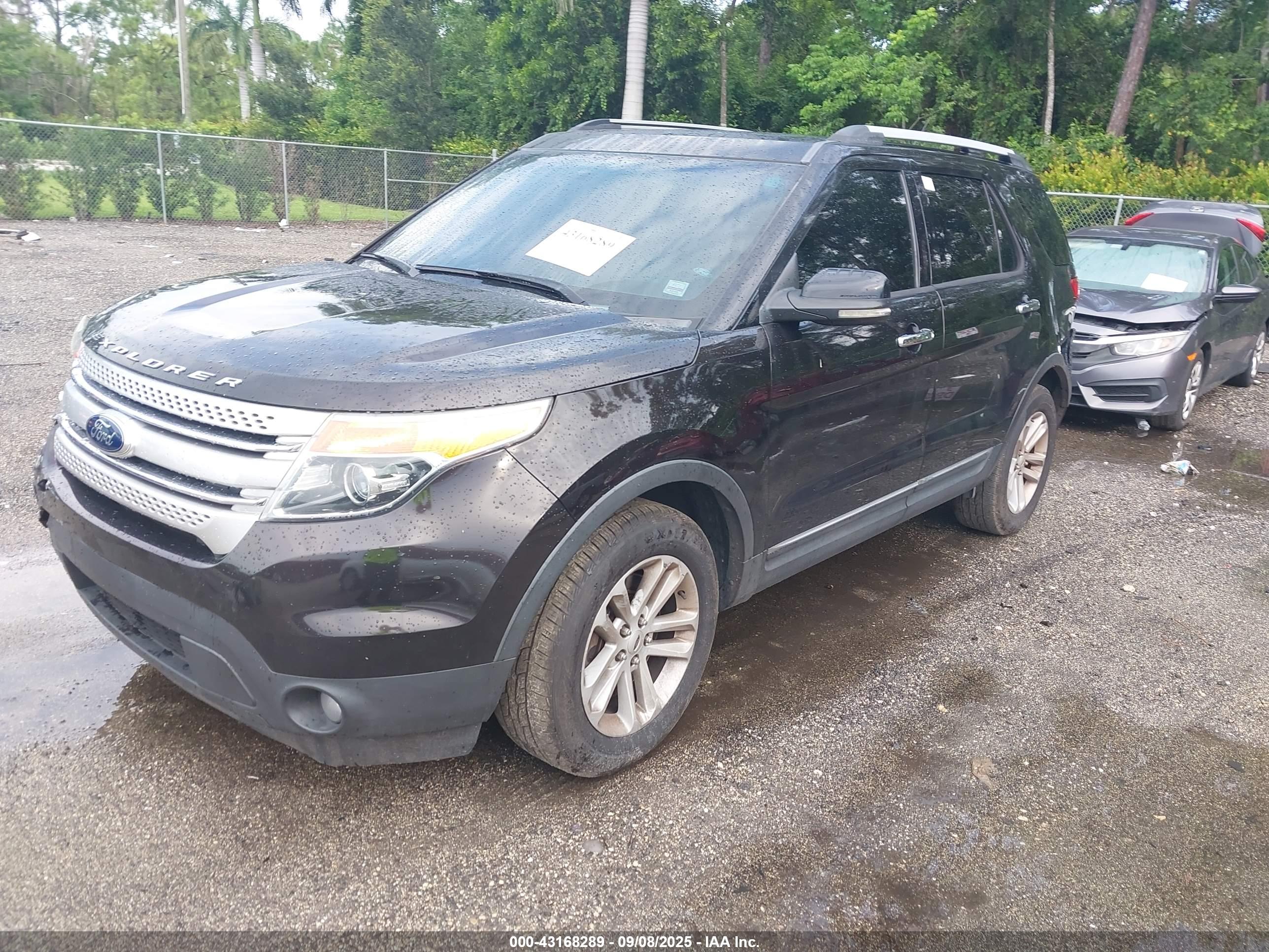 FORD EXPLORER image 2