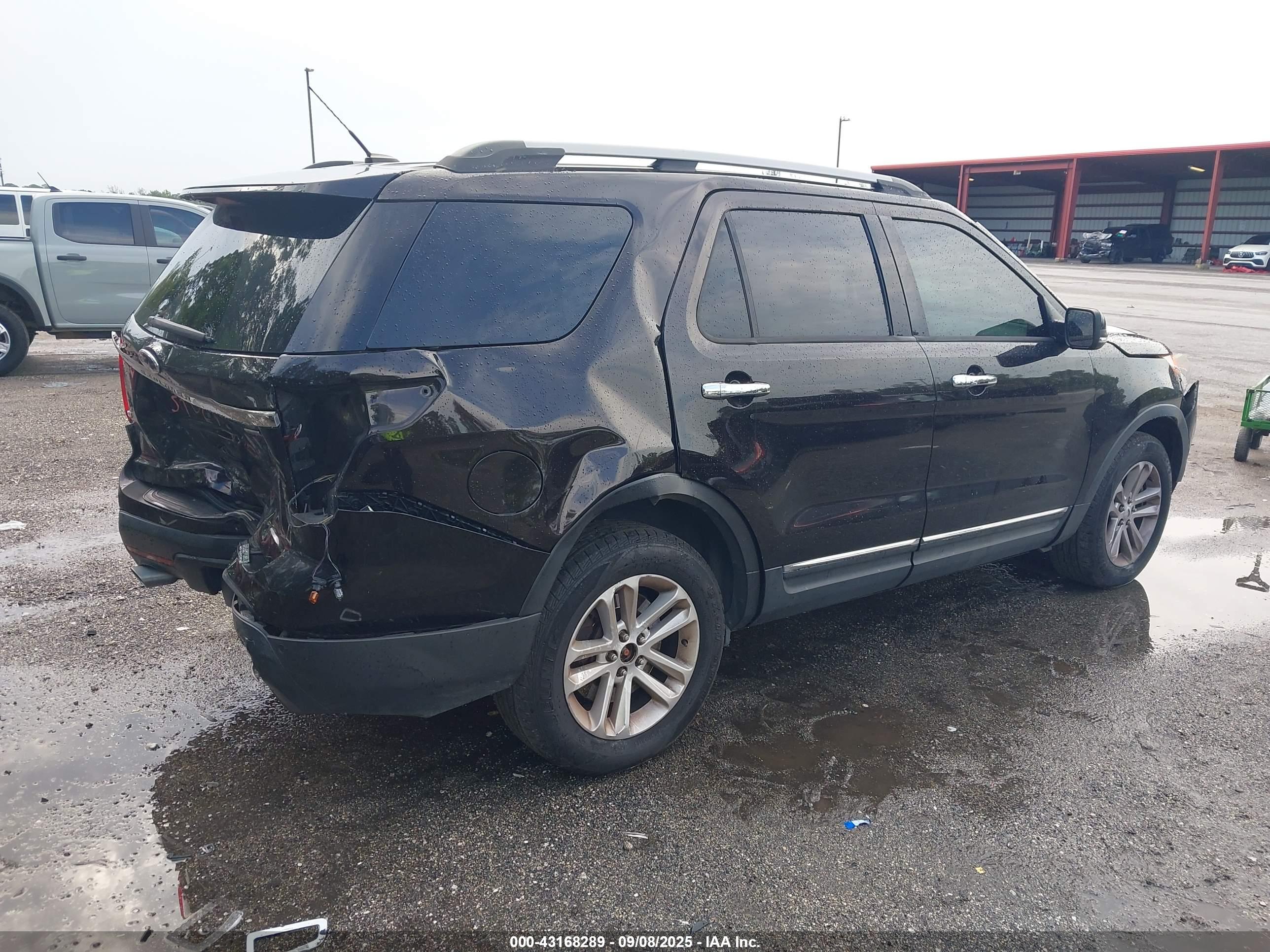 FORD EXPLORER image 4