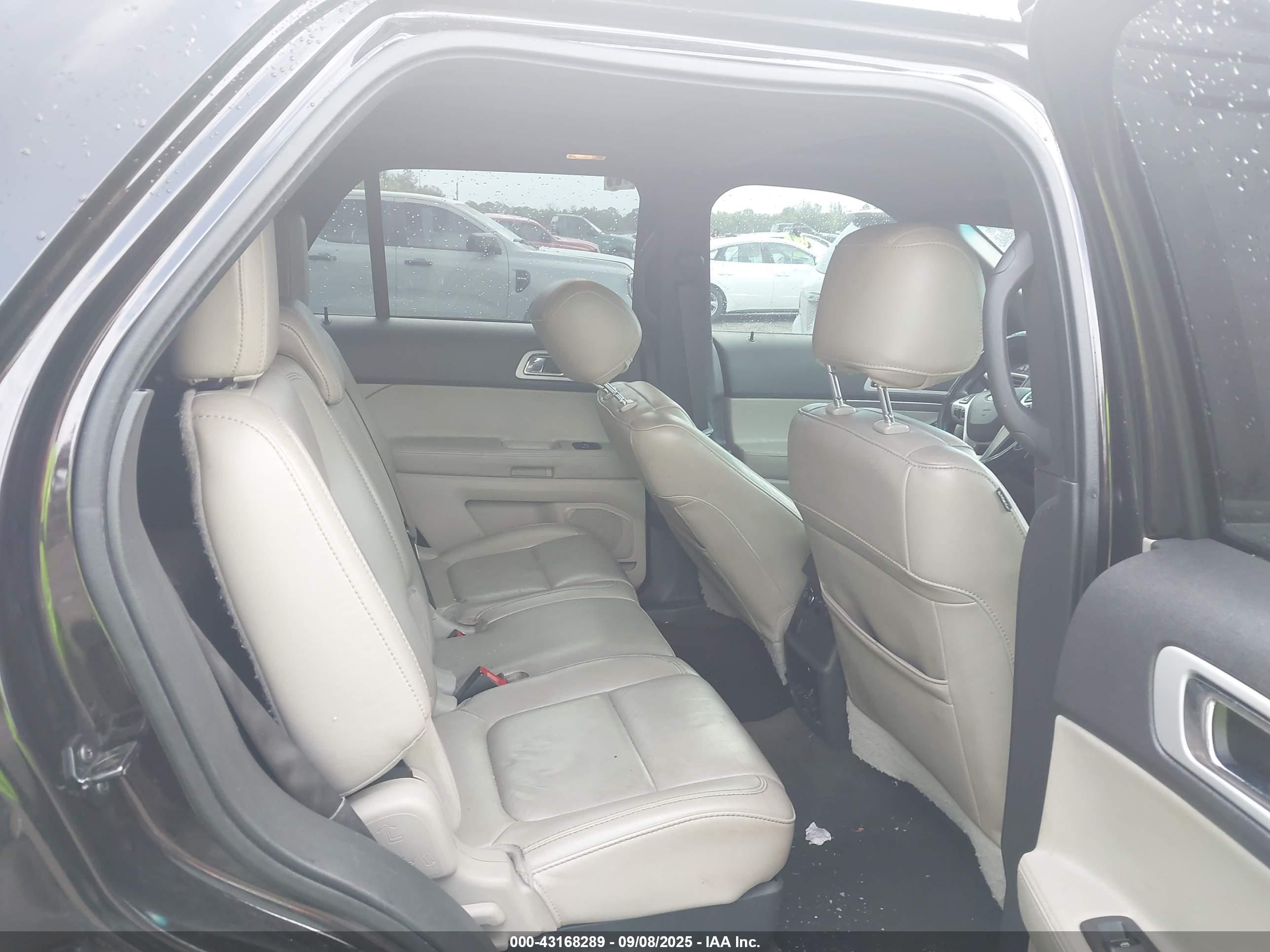 FORD EXPLORER image 8