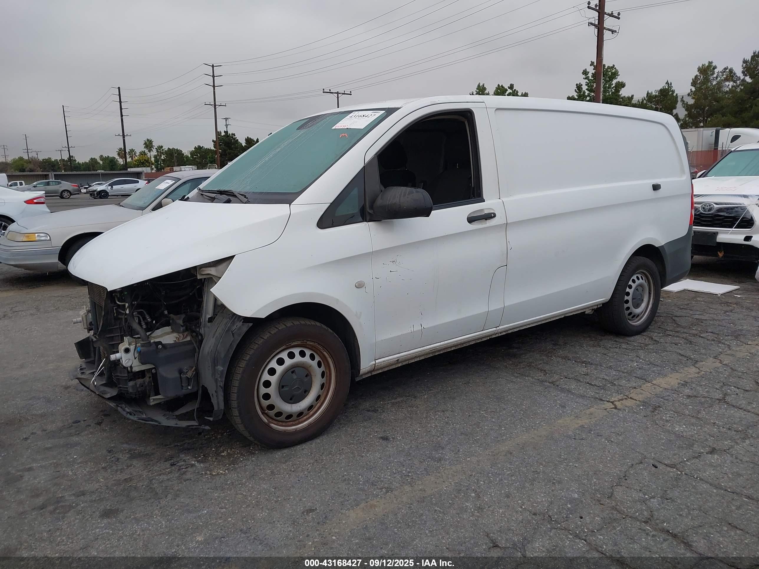 MERCEDES-BENZ METRIS image 2