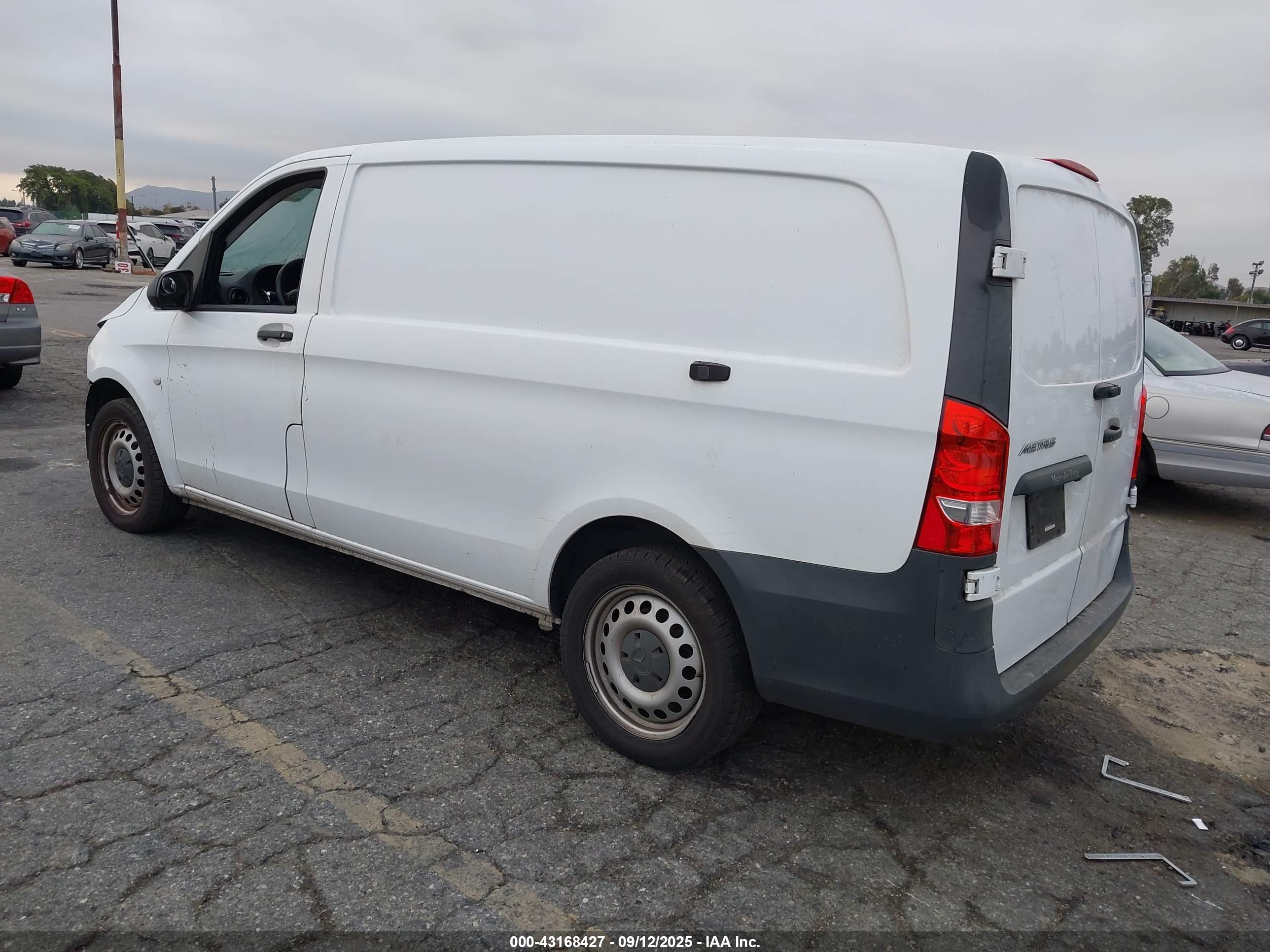 MERCEDES-BENZ METRIS image 3