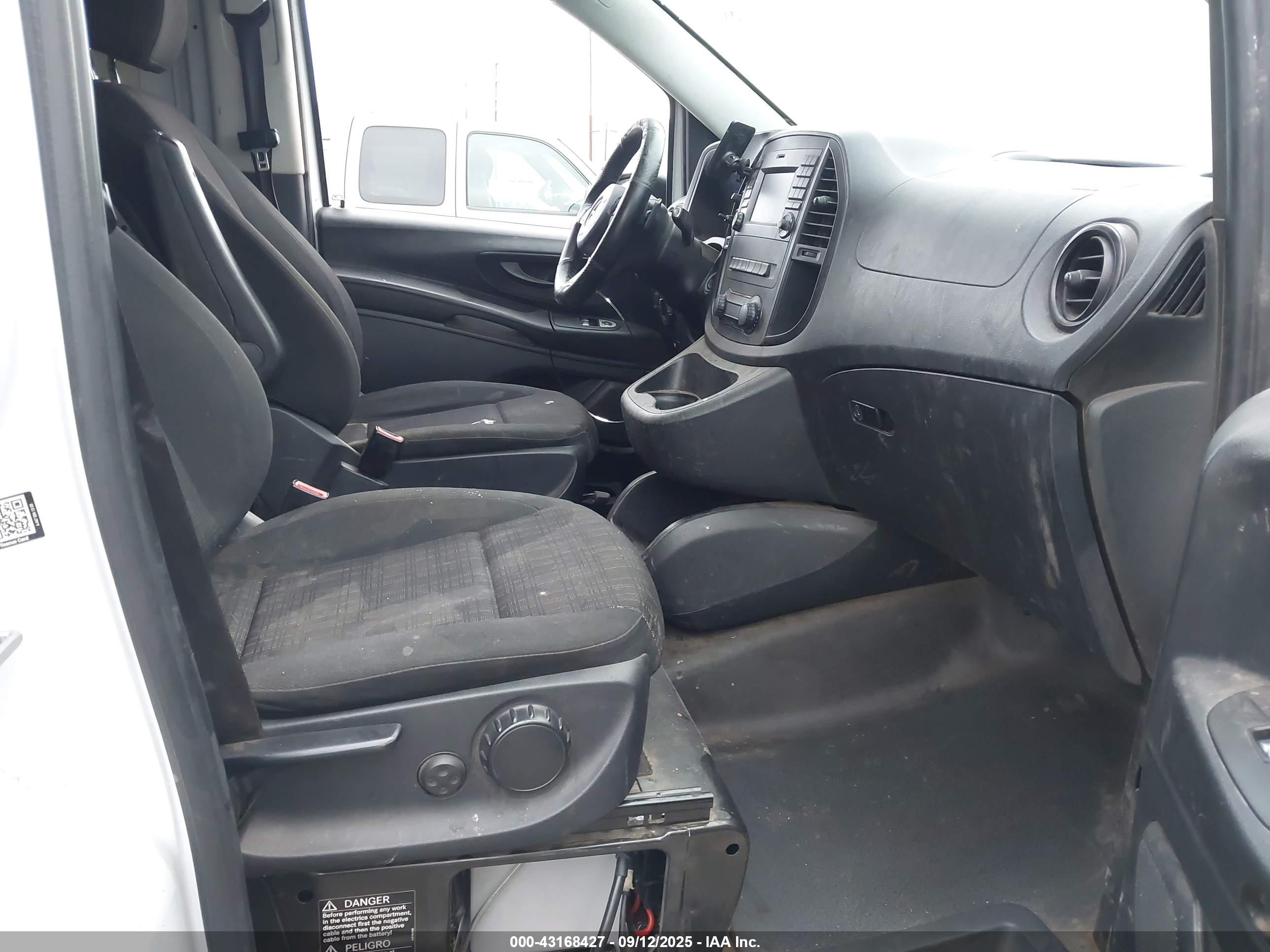 MERCEDES-BENZ METRIS image 5