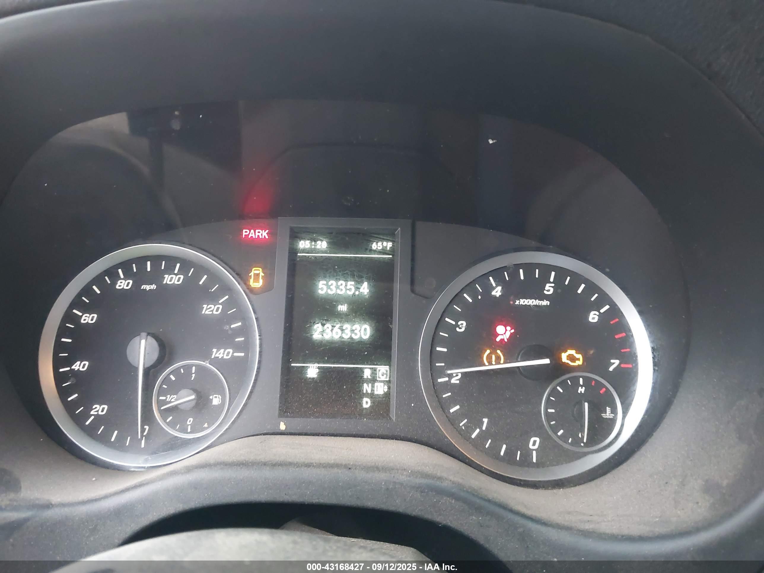 MERCEDES-BENZ METRIS image 7