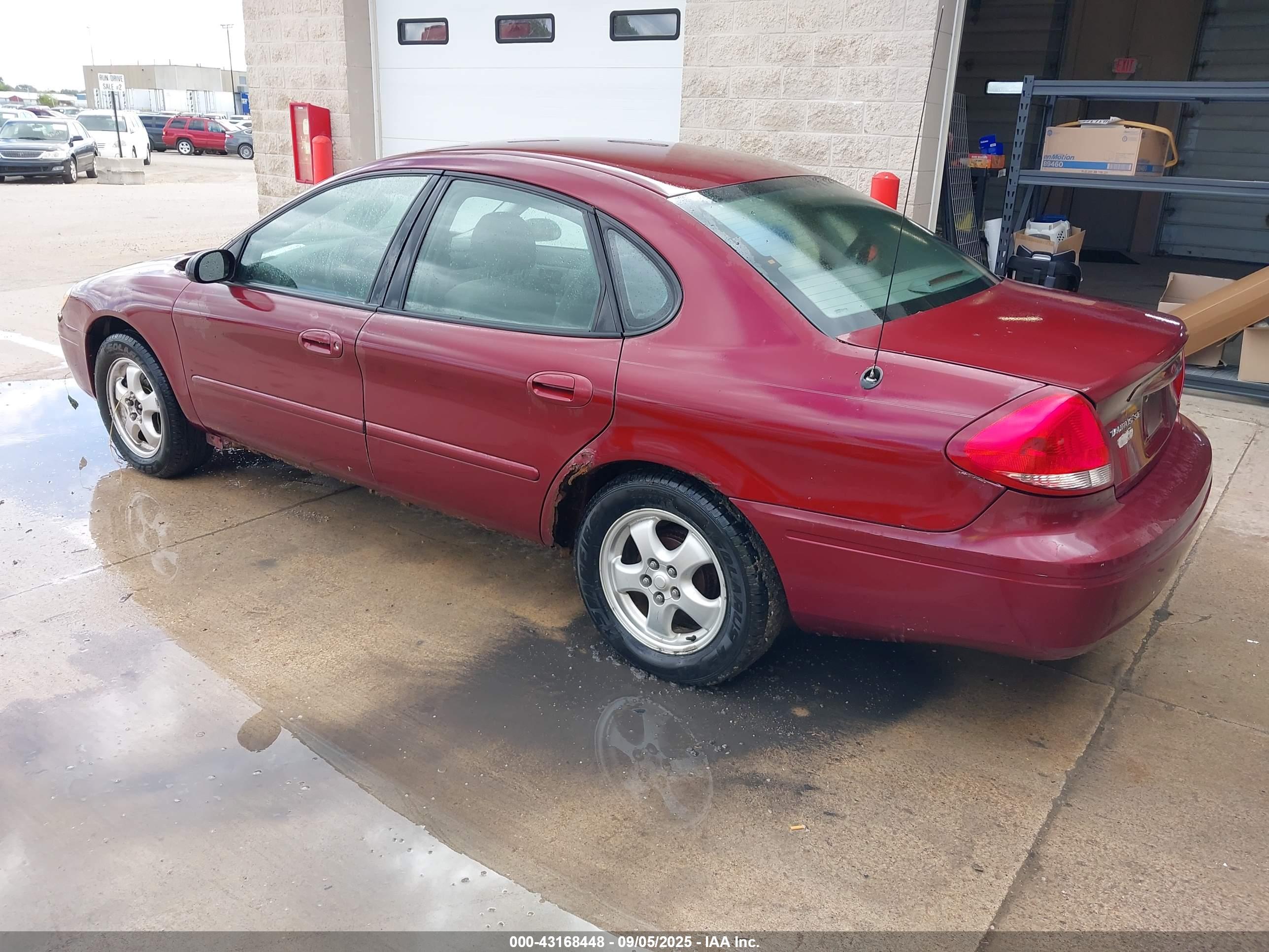 FORD TAURUS image 3