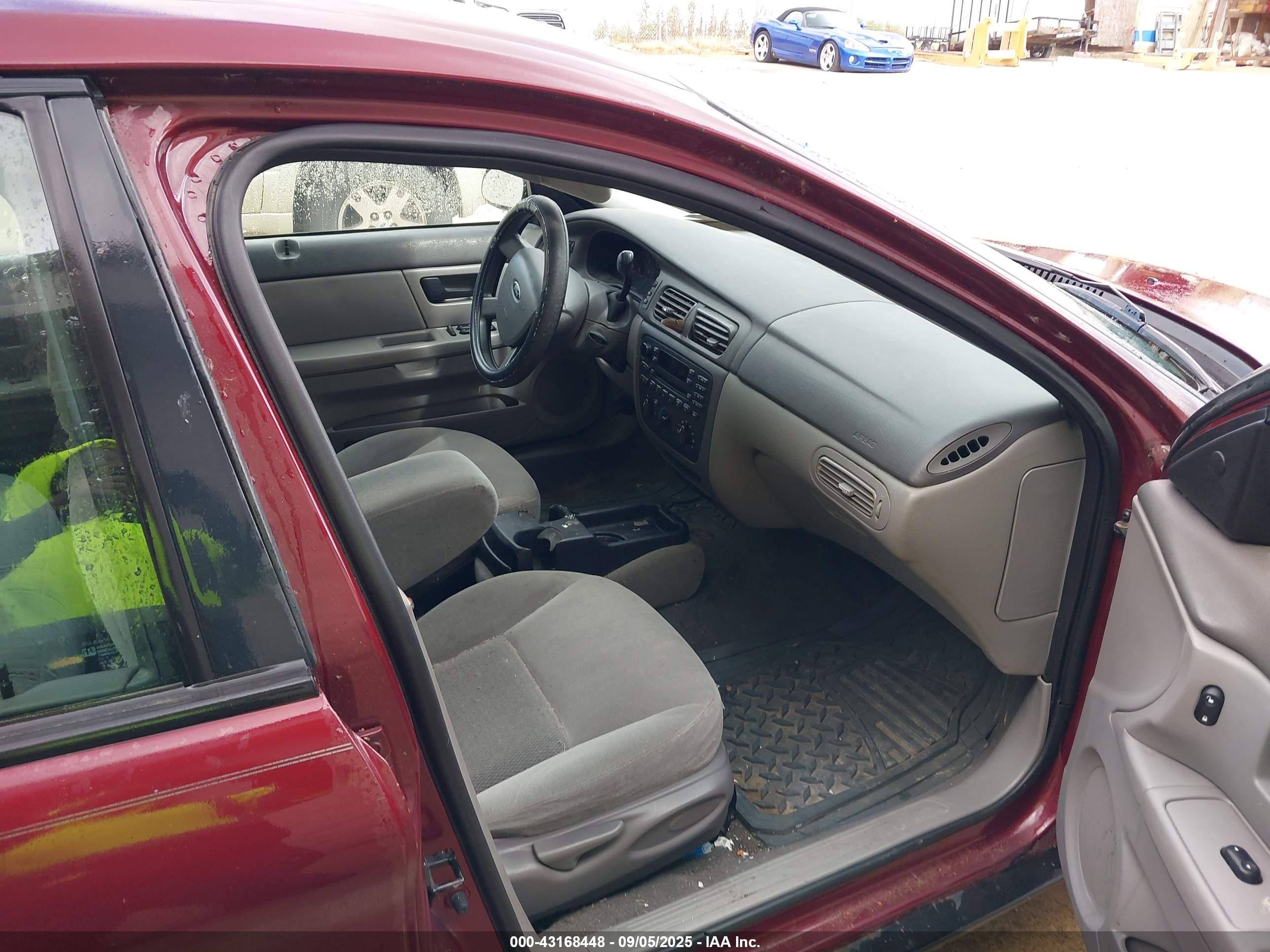 FORD TAURUS image 5